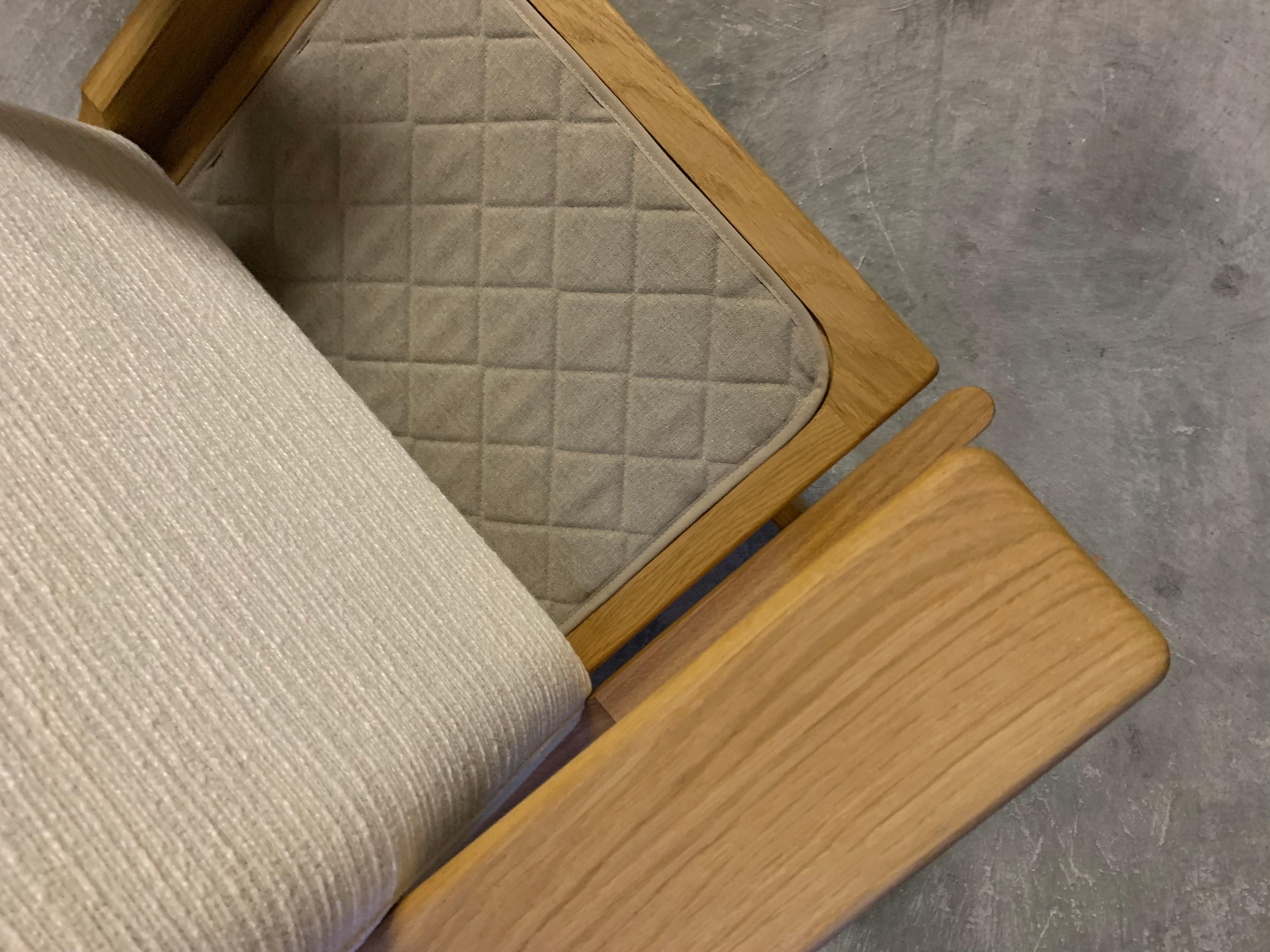Oak Hans Wegner Lounge Chair GE290, GETAMA, Premium Fabric, Pair Available  5