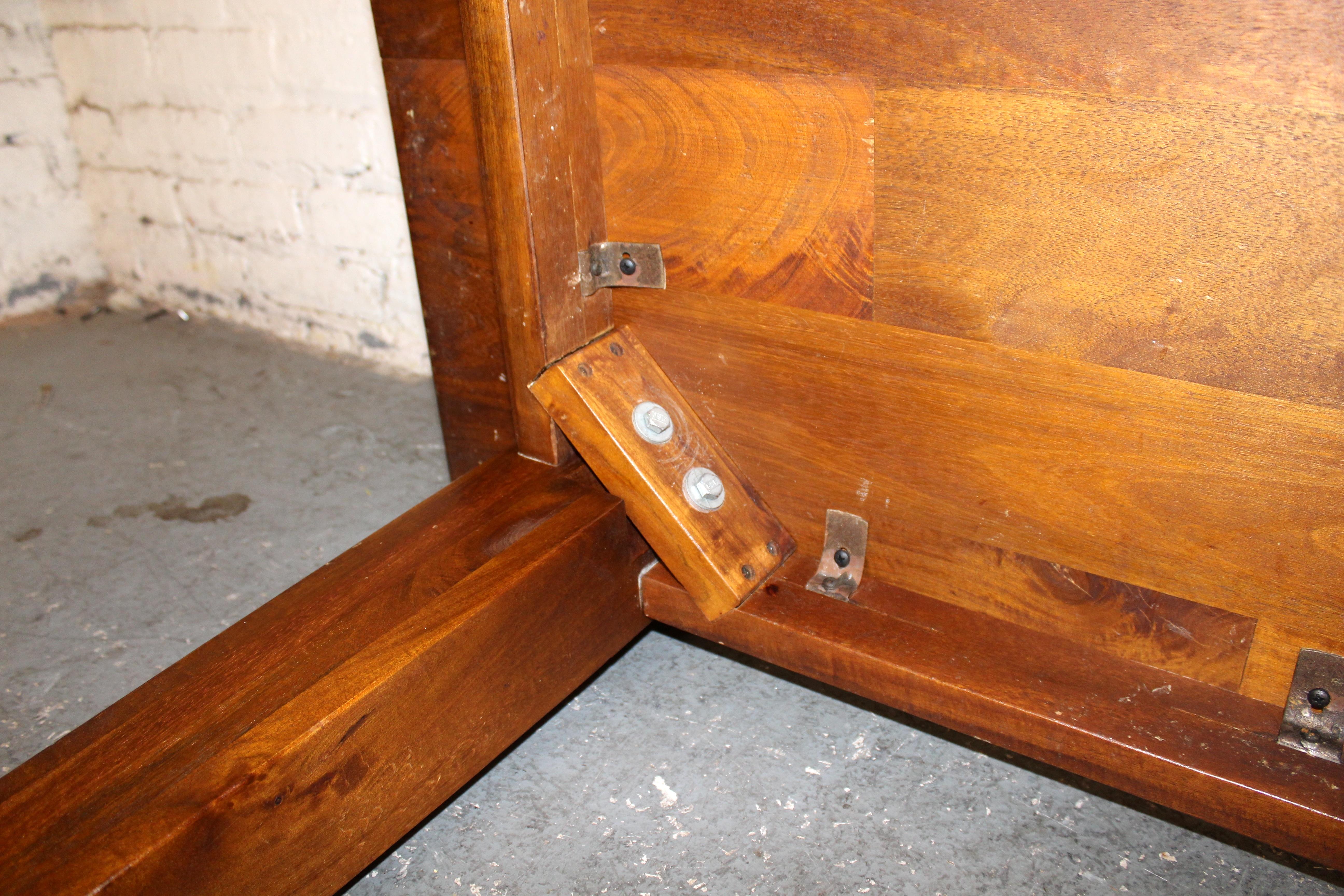 Oak Hardwood Farmhouse Table en vente 11