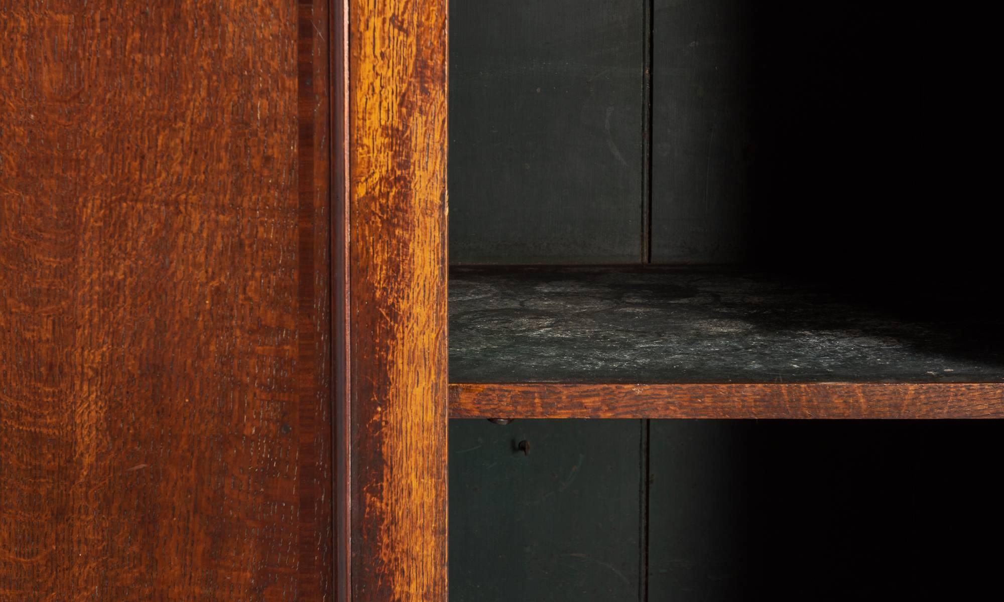 Haushälterinnen-Schrank aus Eiche, um 1790 im Zustand „Hervorragend“ in Culver City, CA