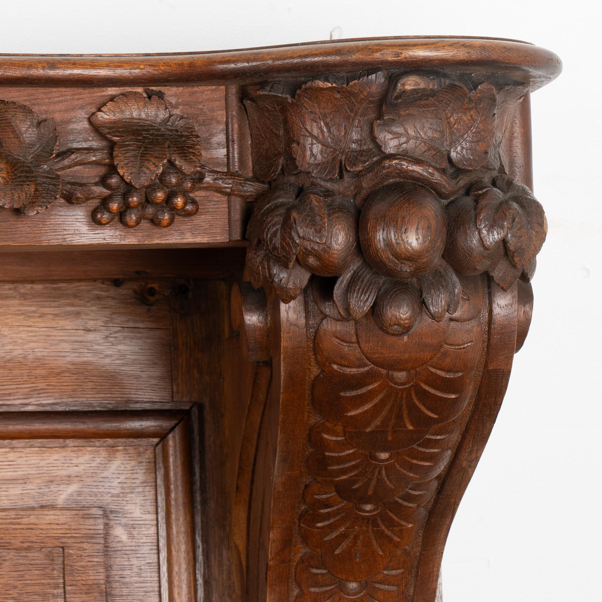 Oak Hunt Console With Carved Game and Grapes, Denmark circa 1860 In Good Condition In Round Top, TX