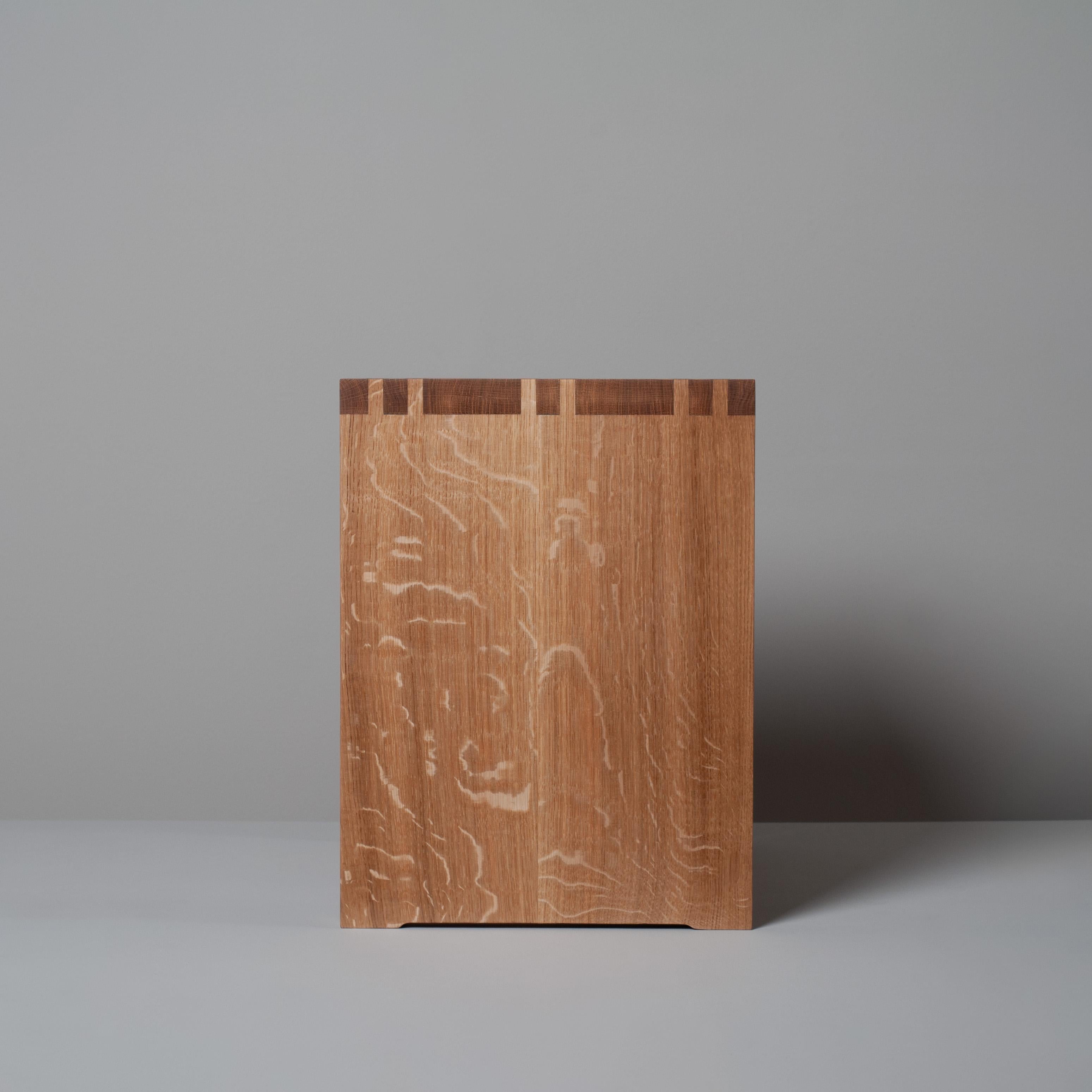 XXIe siècle et contemporain Table de nuit à tiroir commun en Oak en vente