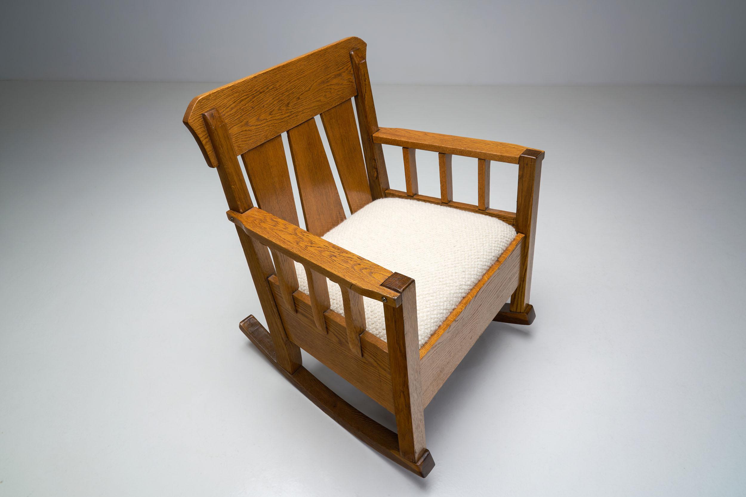 Oak “Jugend” Rocking Chair, Europe, circa 1920s In Good Condition In Utrecht, NL