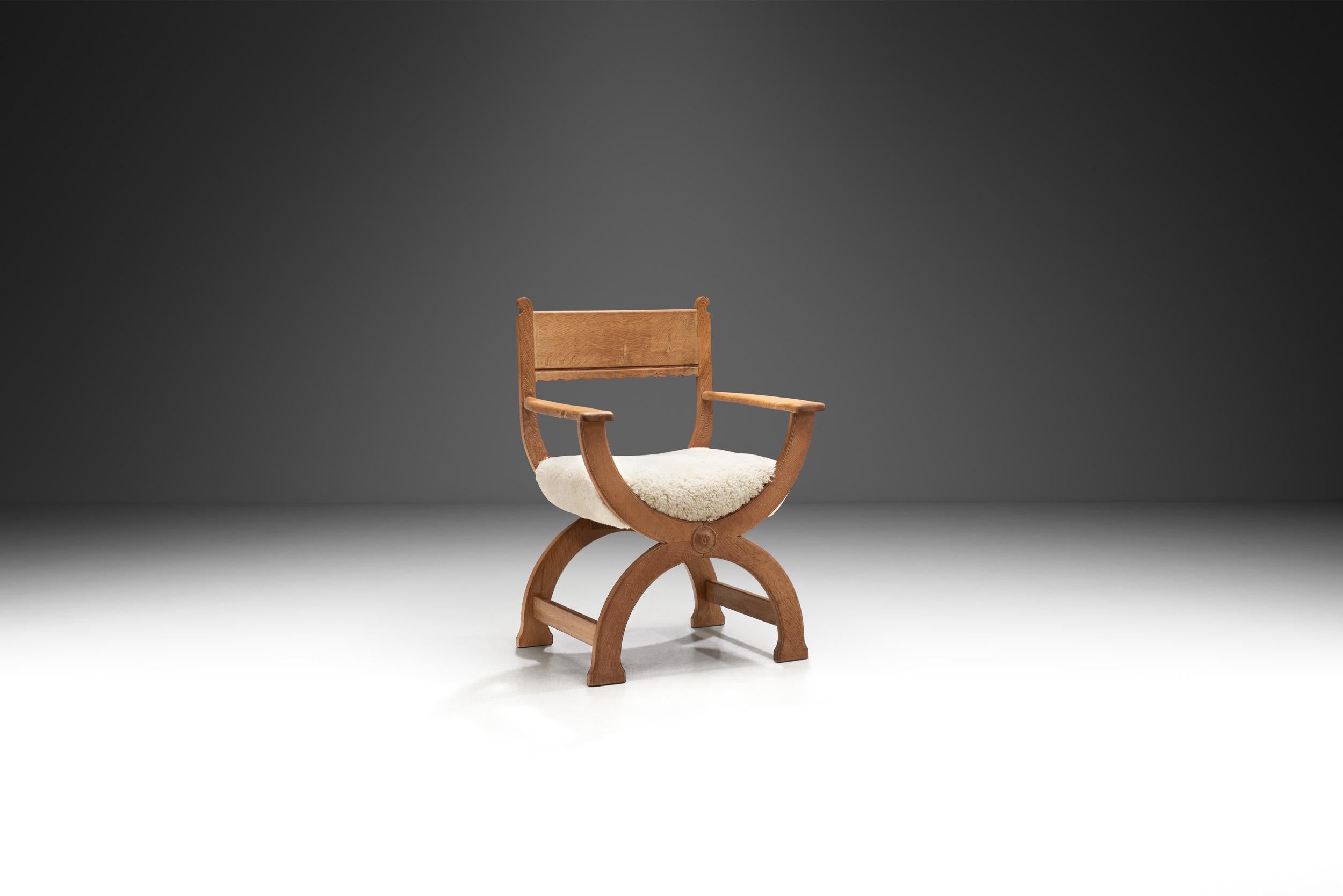 This so-called “kurulstol” or kurul chair, is an iconic model by Danish designer, Henning Kjærnulf. The Kurul chair is an ancient folding chair, originally a folding stool with straight or curved legs. Among the Romans, in addition to being an