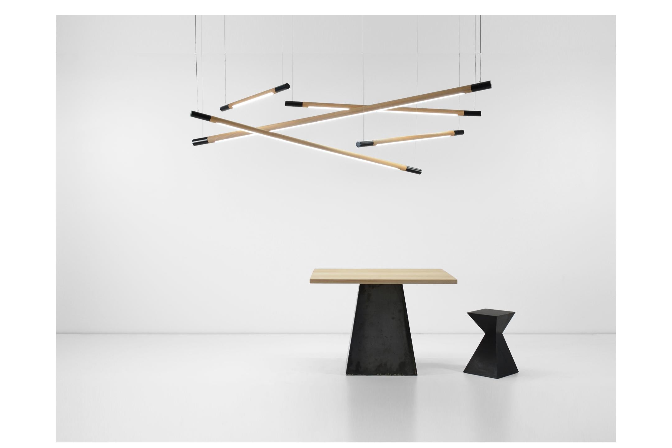 Verniciatura a polvere Ciondolo Up & Up di Oak Large Bennington di Hollis & Morris in vendita