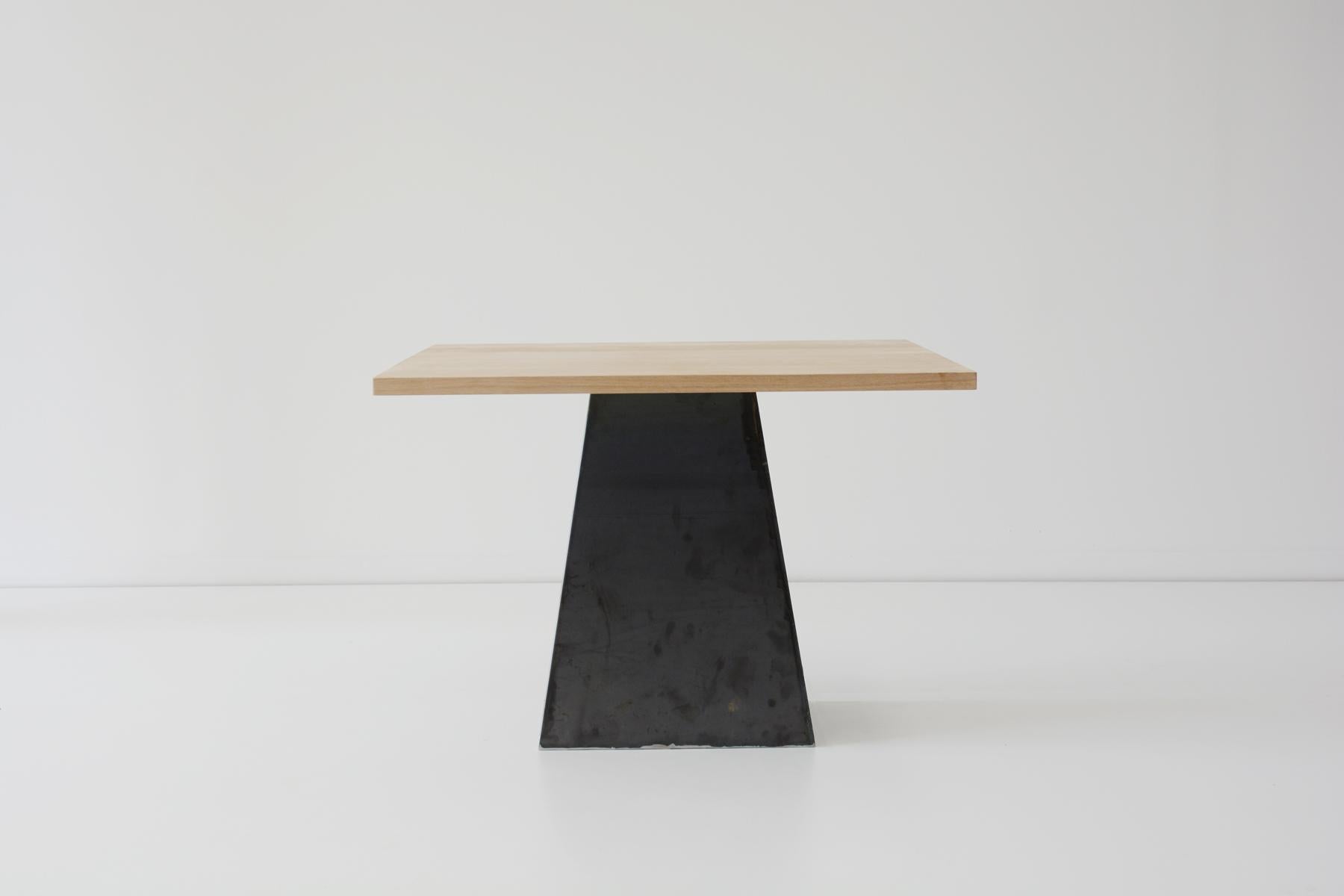 Oak large Brackton dining table by Hollis & Morris
Dimensions: 102