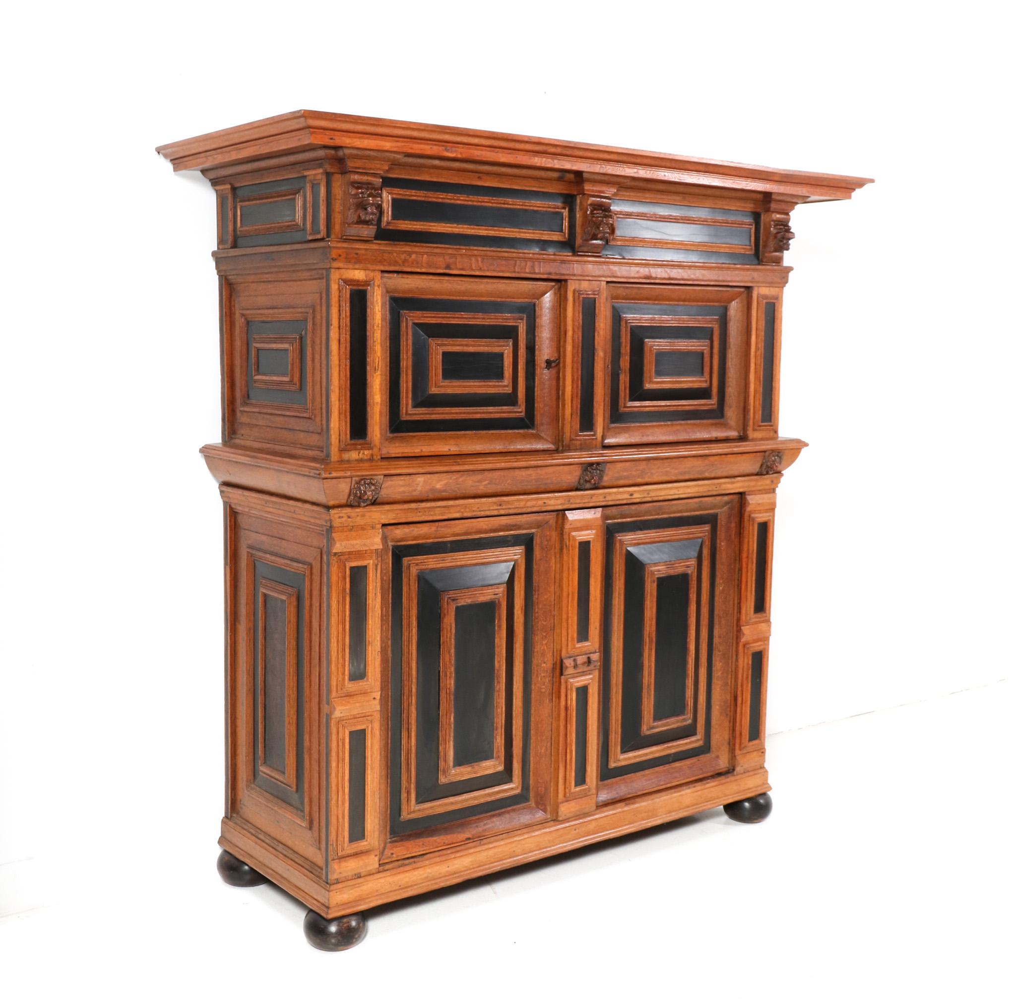 Oak Late 17th Century Dutch Renaissance Cupboard In Good Condition For Sale In Amsterdam, NL