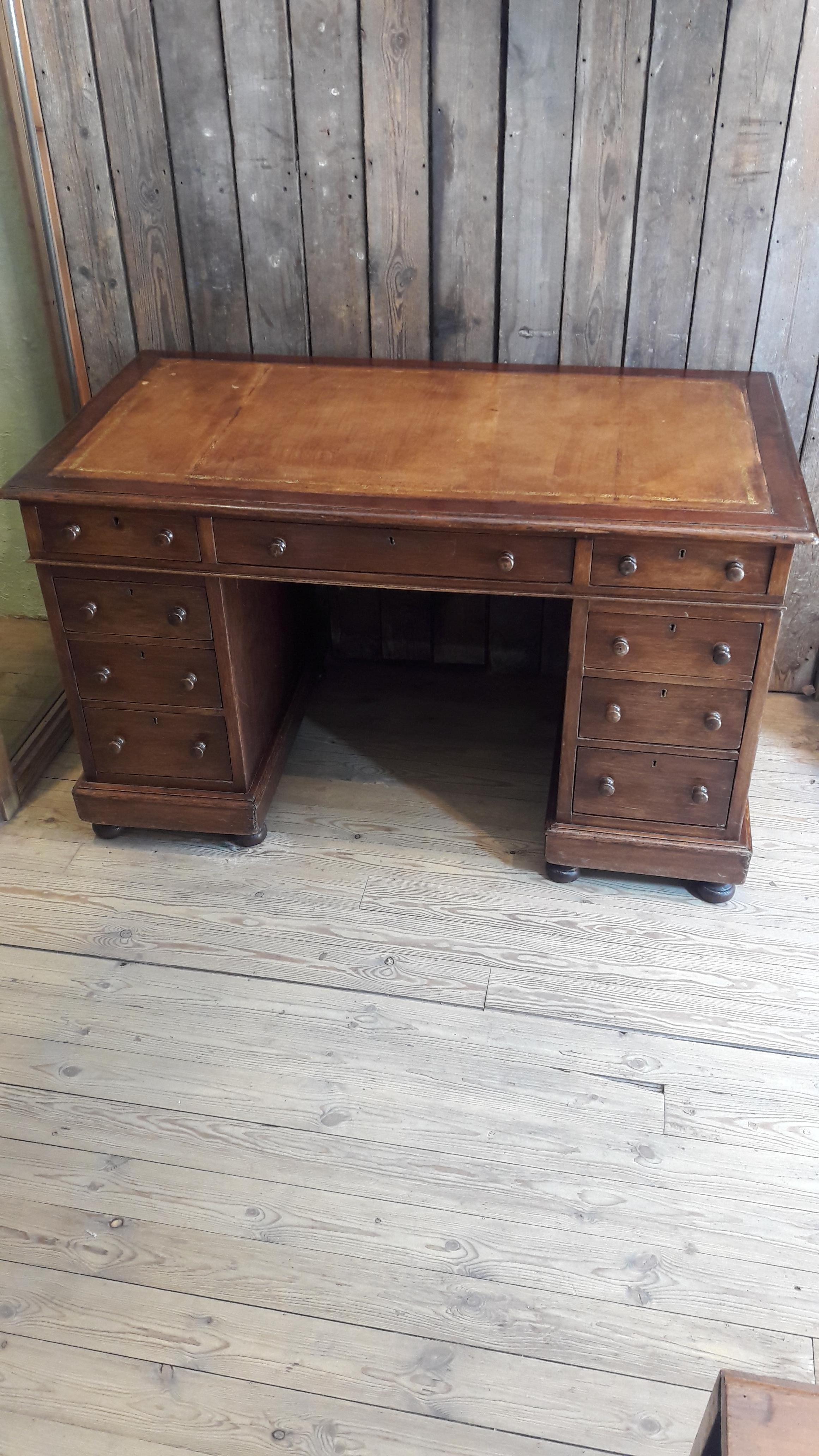 Classic late Victorian pedestal desk with new tan leather.
The desk is in three pieces, so very easy to move.