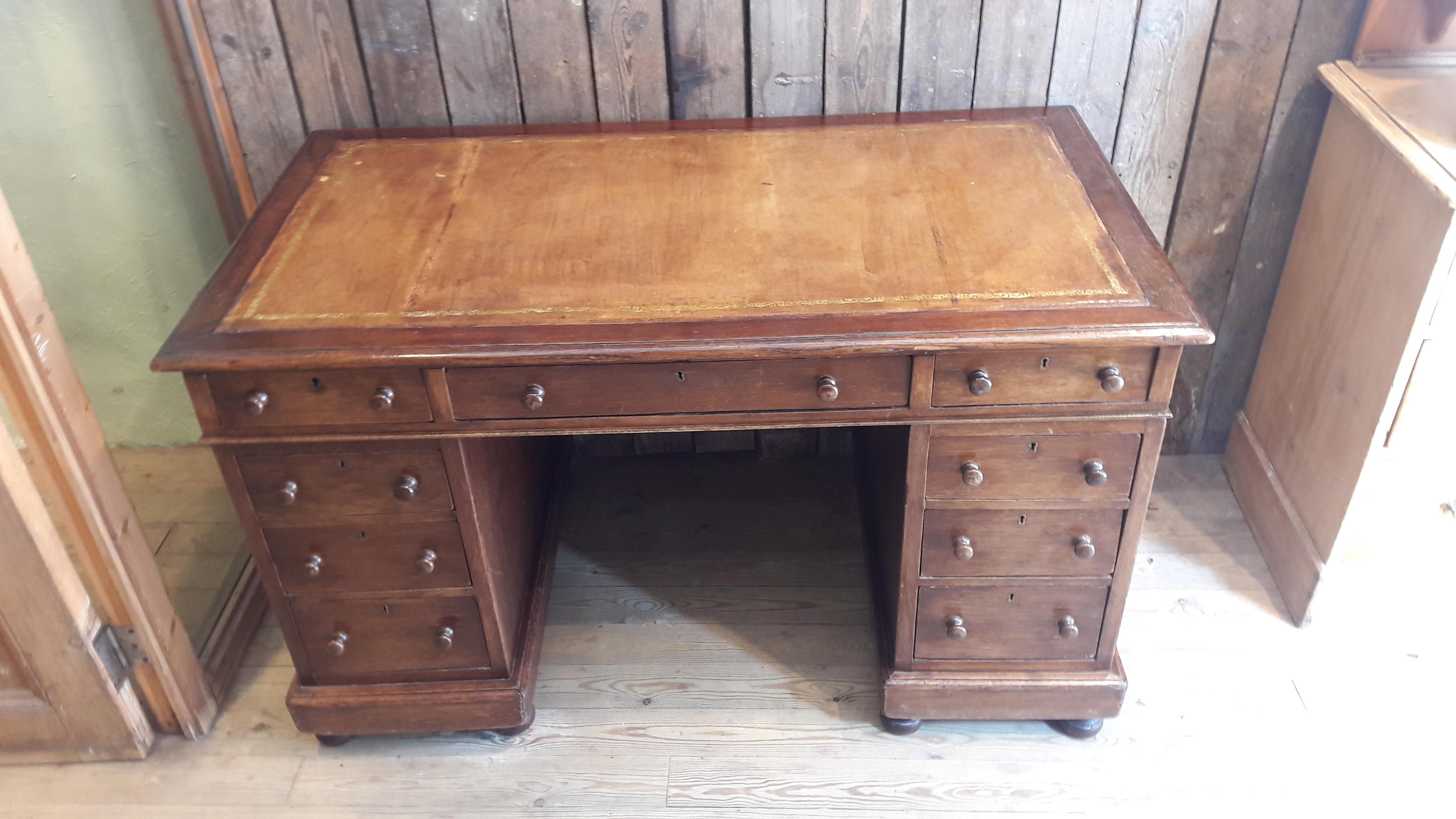 Late Victorian Oak, Late 19th Century, Victorian Pedestal Desk For Sale