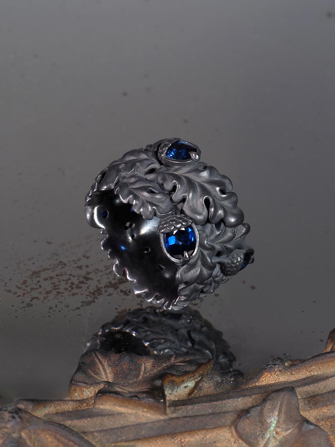 Art nouveau Oak Leaves Blue Sapphire Patinated Ring gift special person wedding anniversary en vente