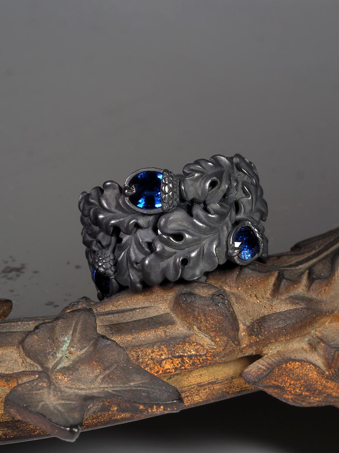 Oak Leaves Blue Sapphire Patinated Ring gift special person wedding anniversary In New Condition For Sale In Berlin, DE