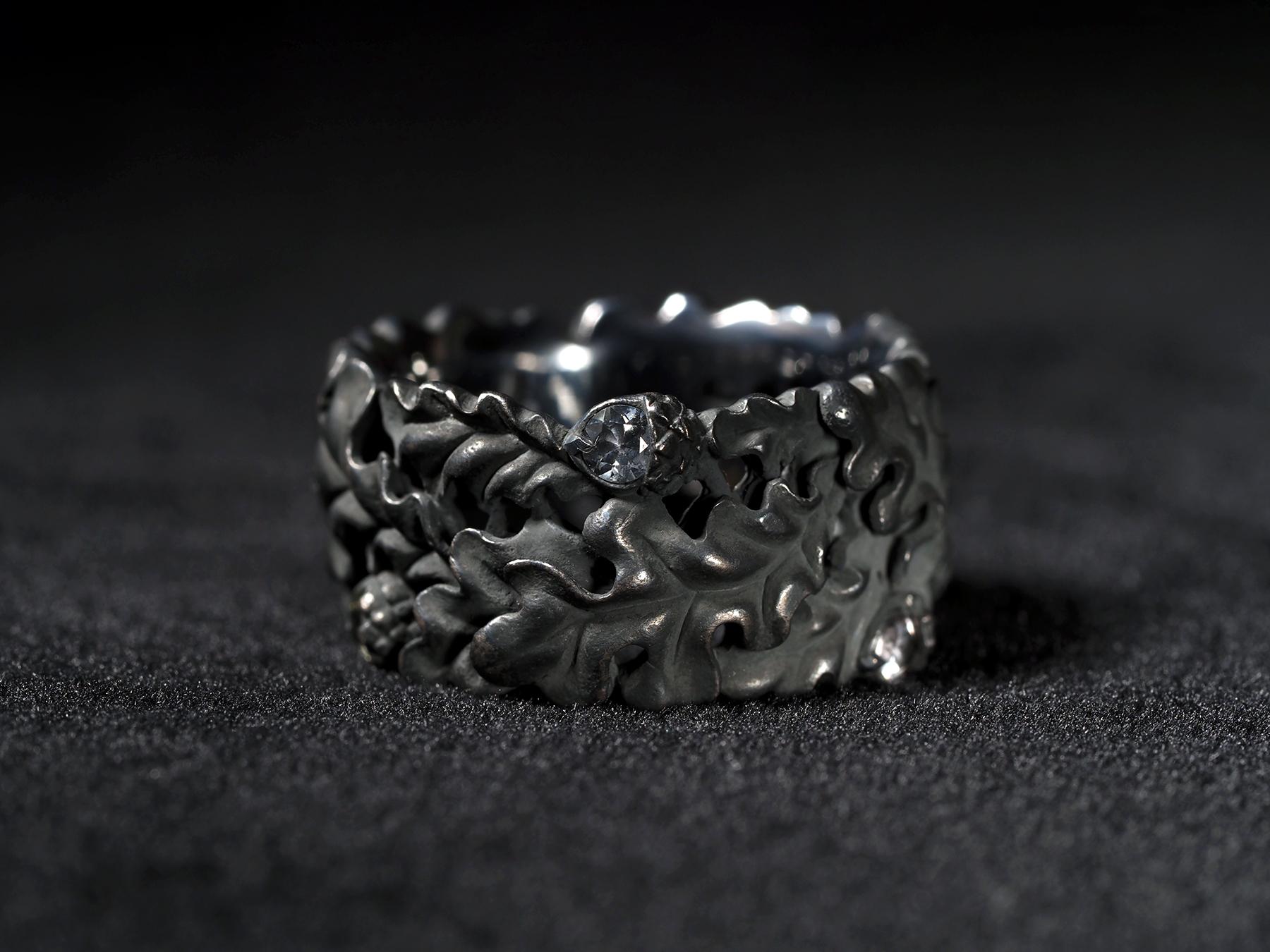 Oak Leaves Sapphires Ring Acorns Silver Black Patina Einzigartige Geschenkidee zur Verlobung im Angebot 11