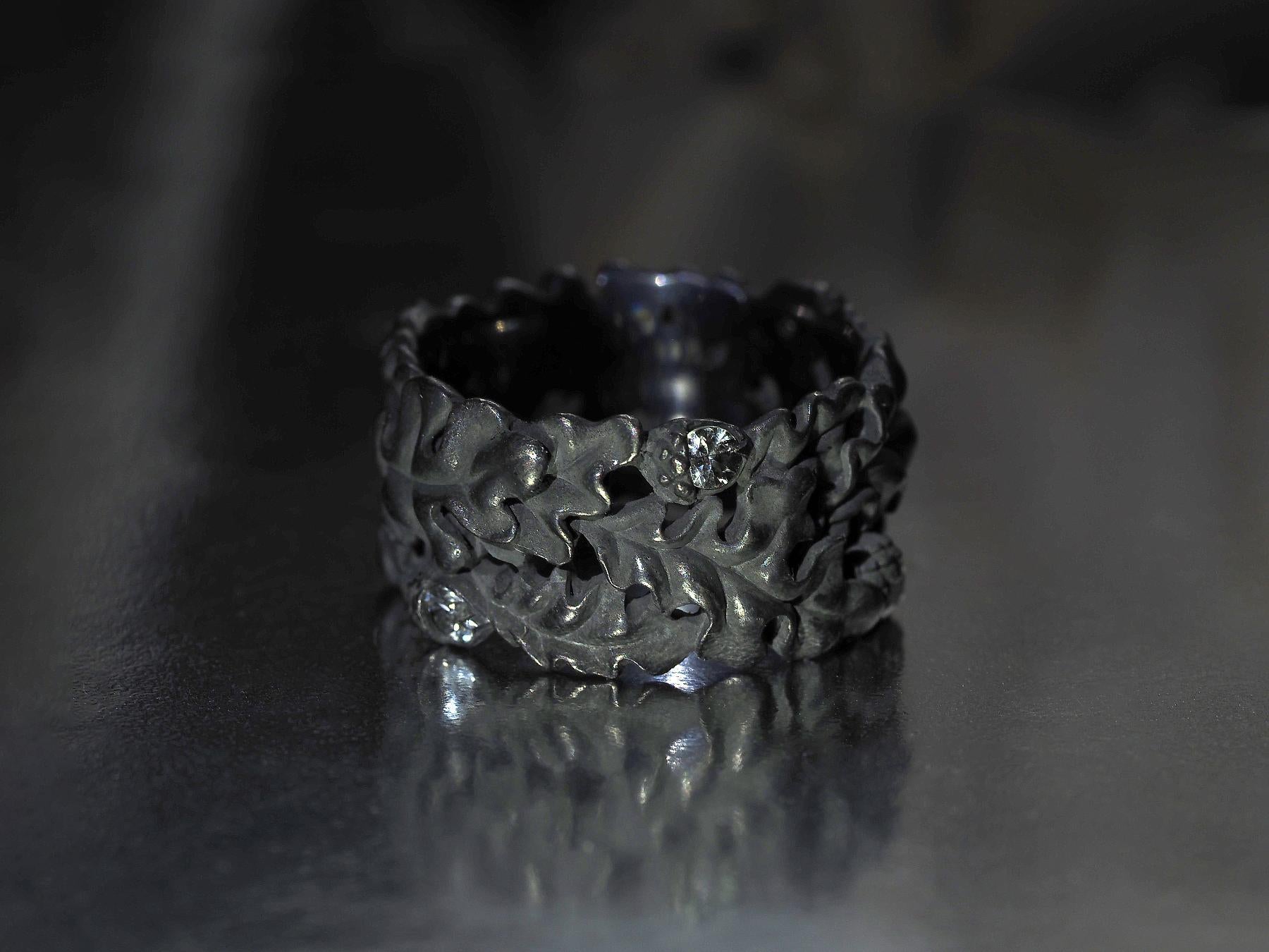 Oak Leaves Sapphires Ring Acorns Silver Black Patina Einzigartige Geschenkidee zur Verlobung (Rundschliff) im Angebot
