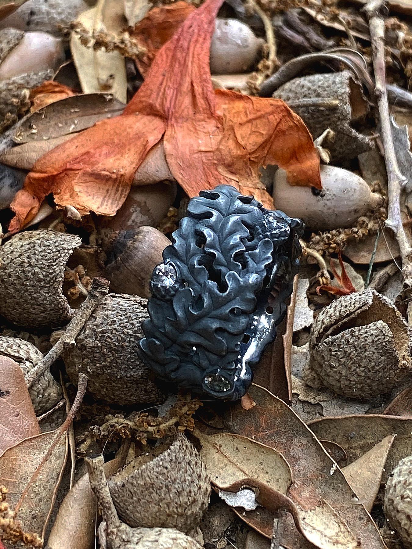 Oak Leaves Sapphires Ring Acorns Silver Black Patina Einzigartige Geschenkidee zur Verlobung für Damen oder Herren im Angebot