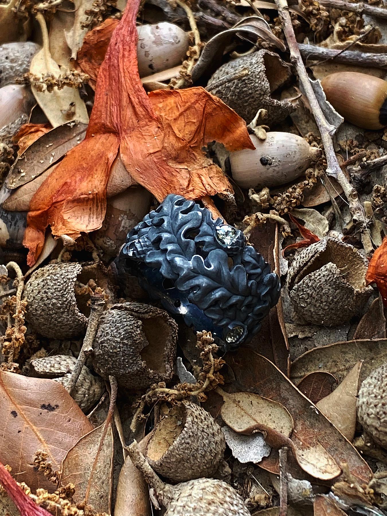 Oak Leaves Sapphires Ring Acorns Silver Black Patina Einzigartige Geschenkidee zur Verlobung im Angebot 1