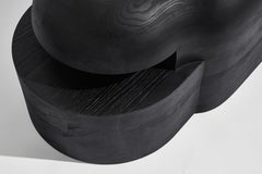 Taburete Lahmu Y de roble by Sizar Alexis