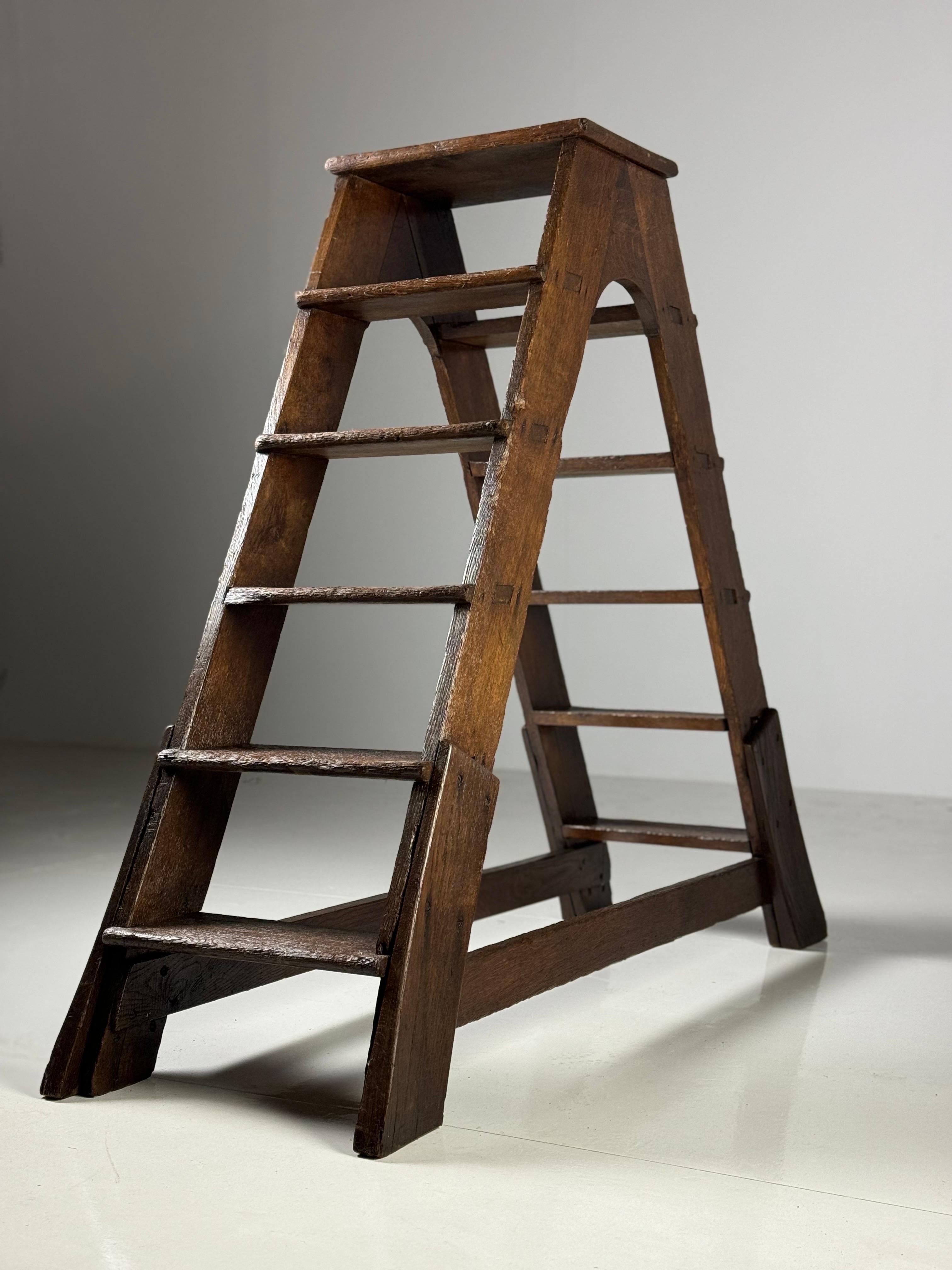 Escalier de la bibliothèque en Oak en vente 1
