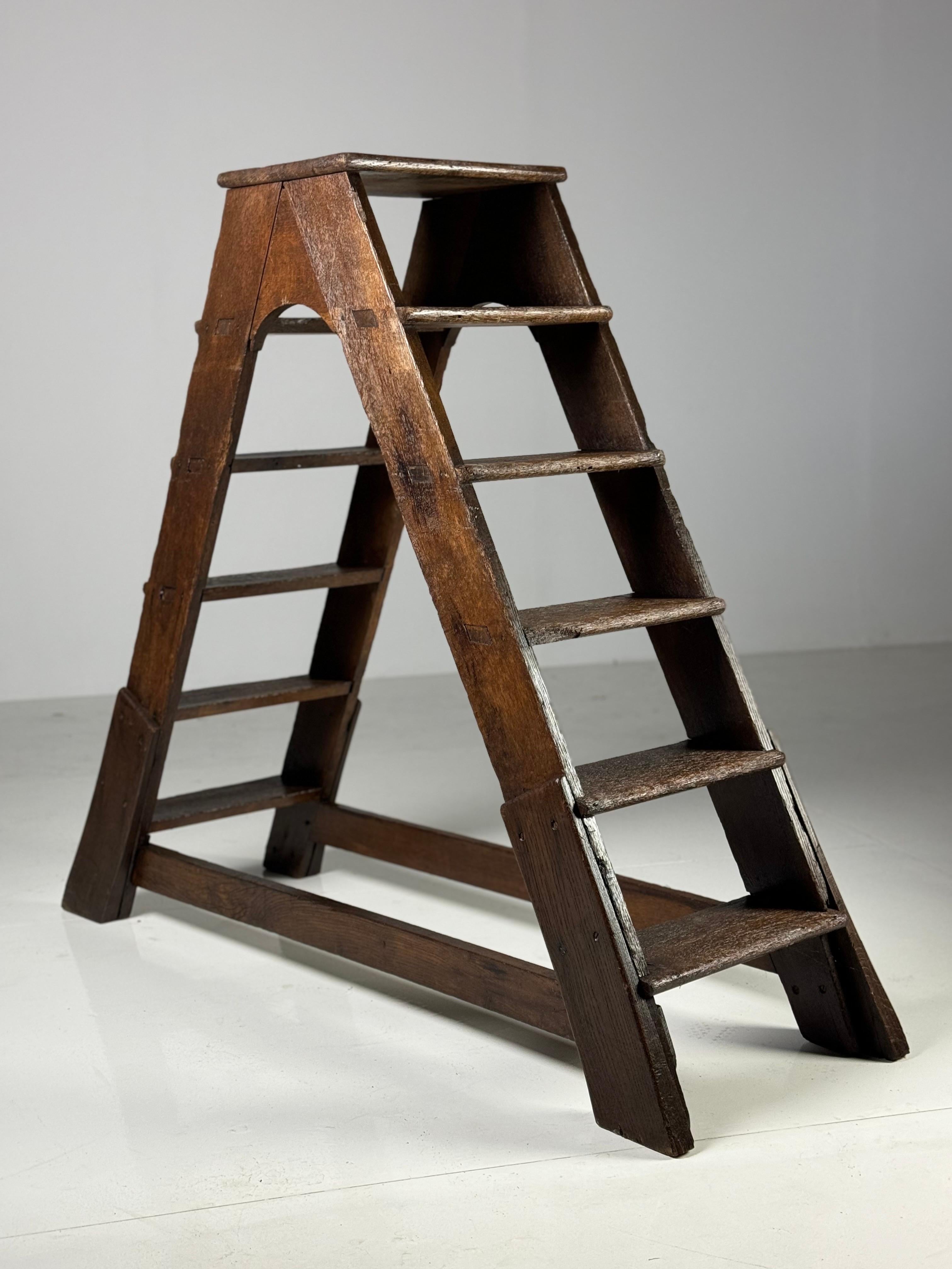 Escalier de la bibliothèque en Oak en vente 3