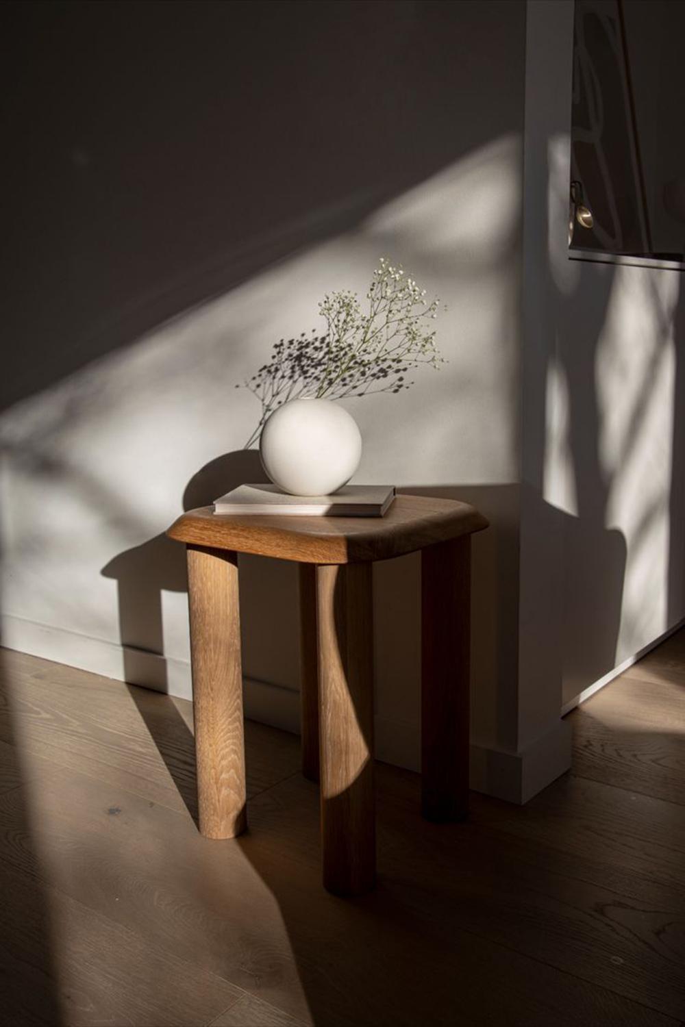 Scandinave moderne Table d'appoint en chêne avec pieds à huile en forme d'île, design Maria Bruun pour Fredericia en vente