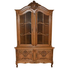 Louis XV-Eckschrank aus Eiche mit Glastüren:: um 1950