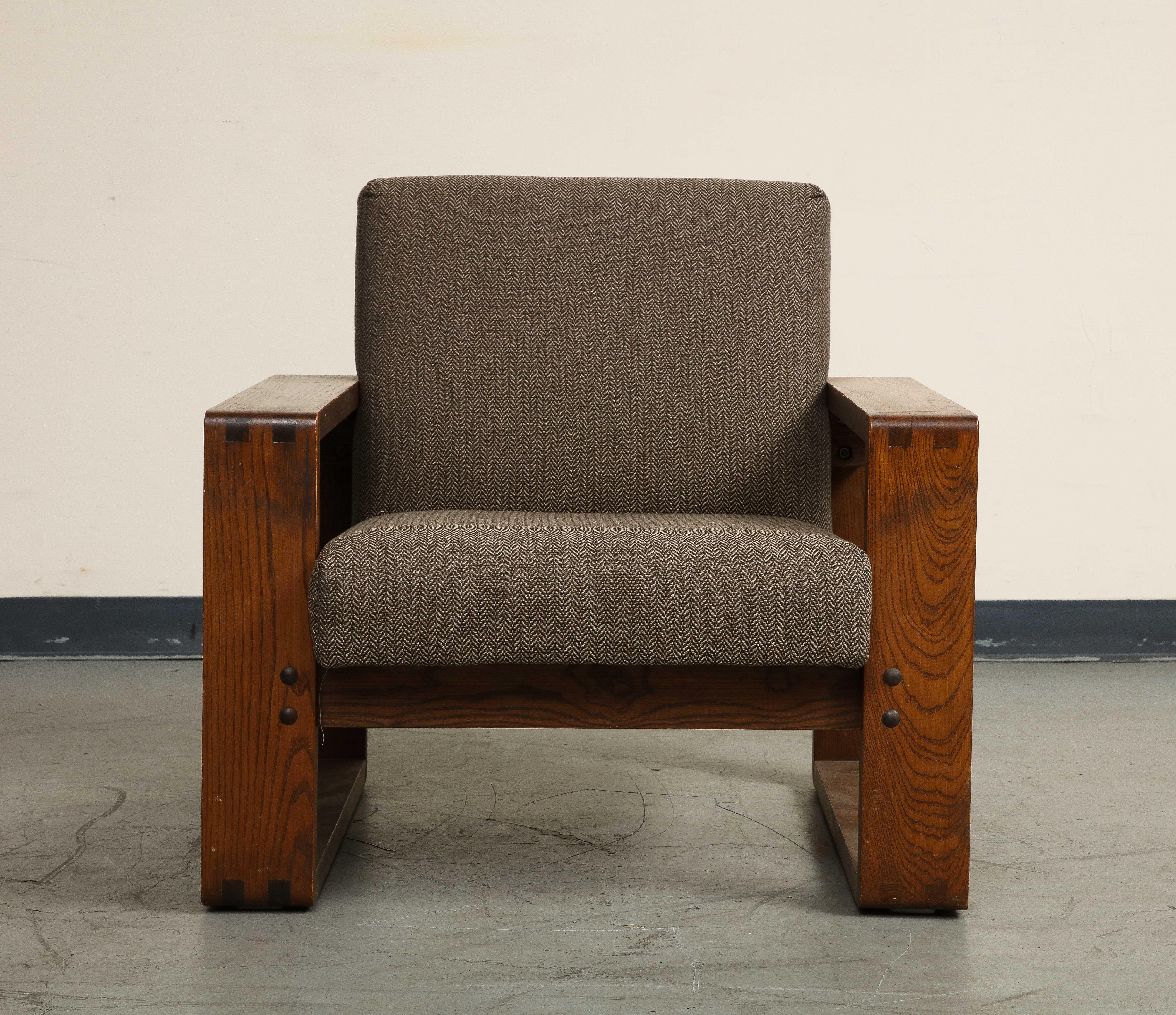 Midcentury American oak lounge chair by Hans Krieks, circa 1970s. Handsome herringbone upholstery, newly done in 2022 and not used since. The upholstered back and seat sit comfortably within the oak frame, flat wood arms are 20.5