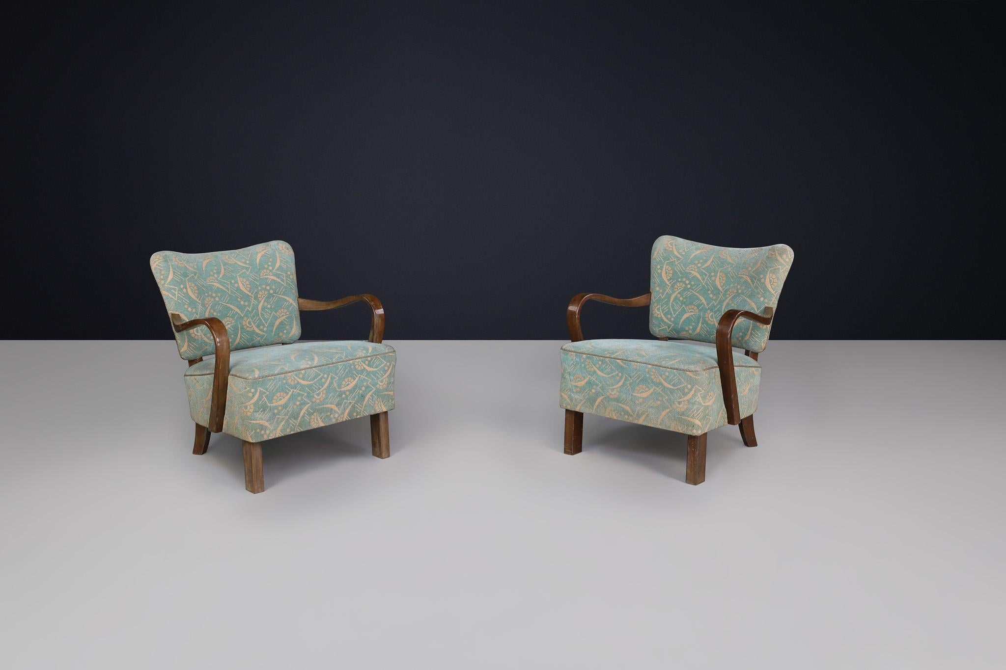 Bentwood Armchairs by Jindřich Halabala with Original Antonín Kybal Upholstery. For Sale 4