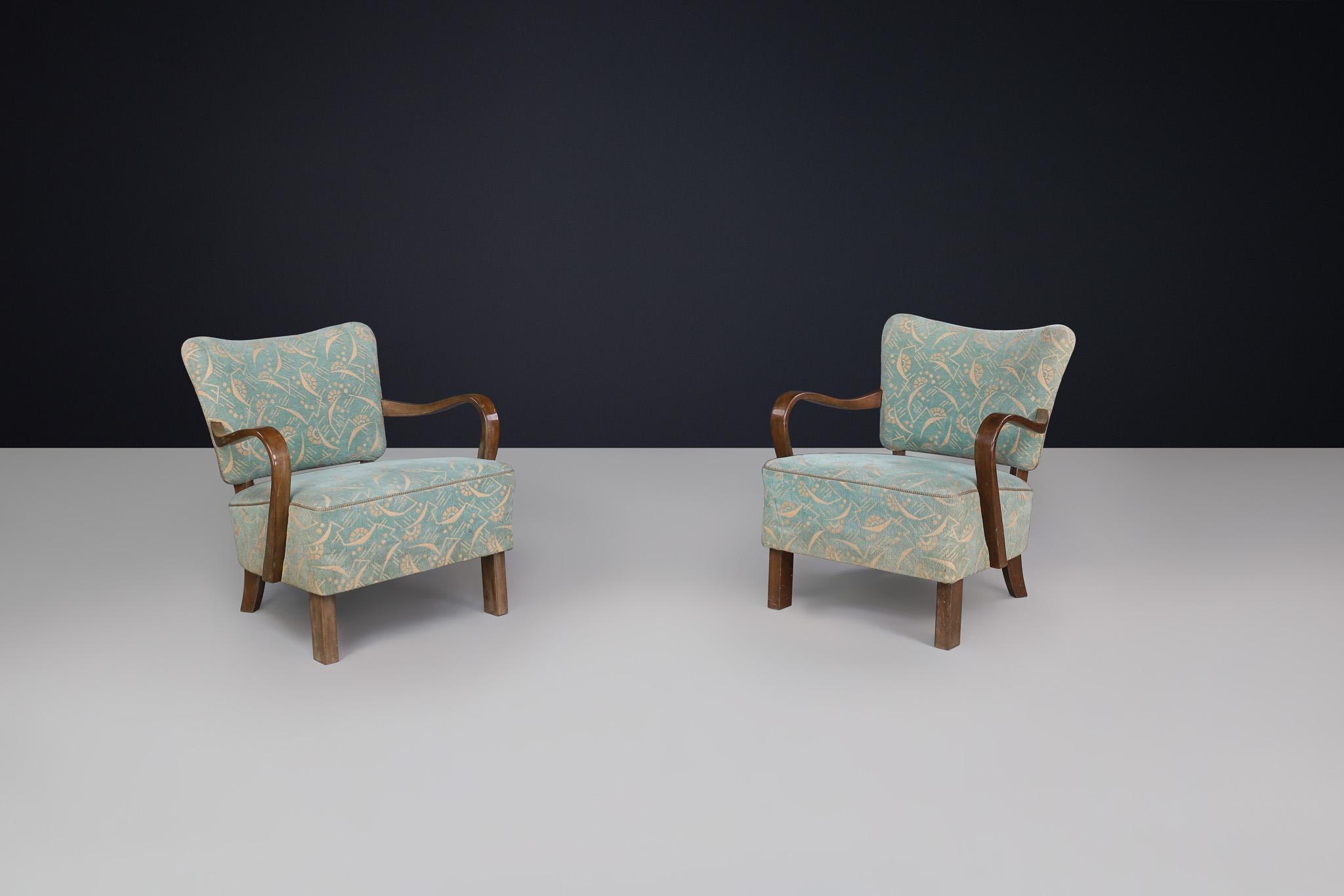 Art Deco Lounge Chairs by Jindřich Halabala with Original Antonín Kybal Upholstery

These Art Deco lounge chairs from the 1930s are outstanding examples of Czech modernist design. They feature a solid  frame and the original upholstery designed by