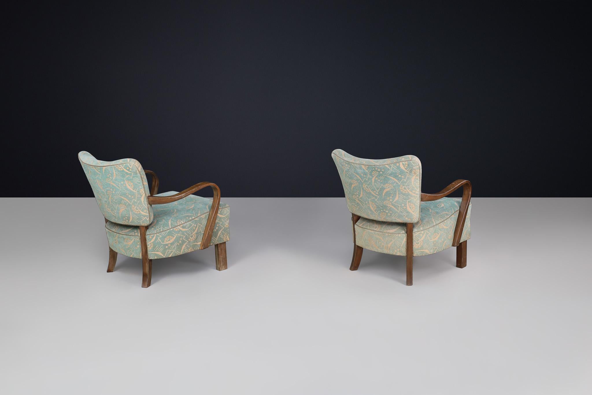 Bentwood Armchairs by Jindřich Halabala with Original Antonín Kybal Upholstery. For Sale 1