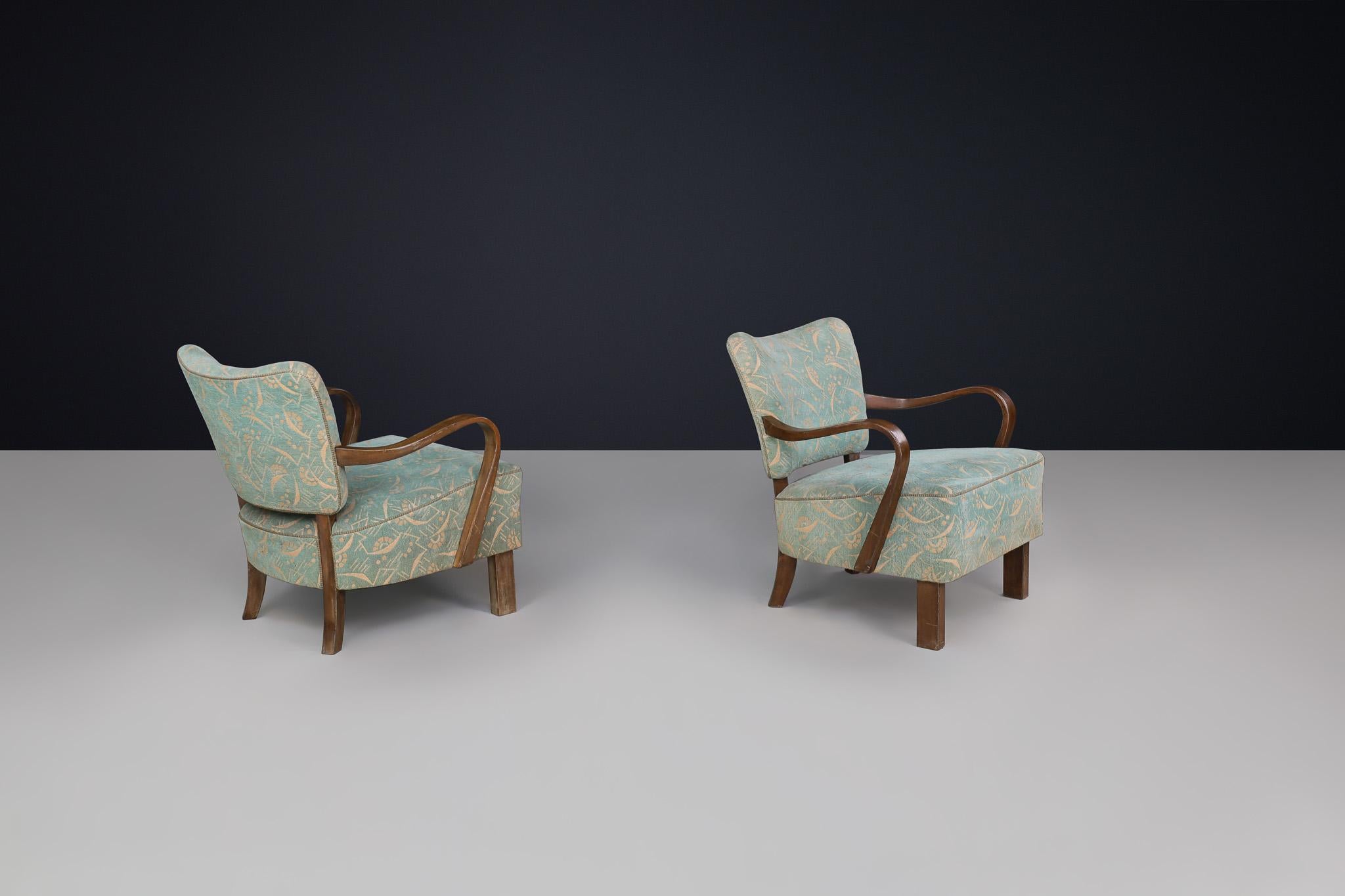 Bentwood Armchairs by Jindřich Halabala with Original Antonín Kybal Upholstery. For Sale 2