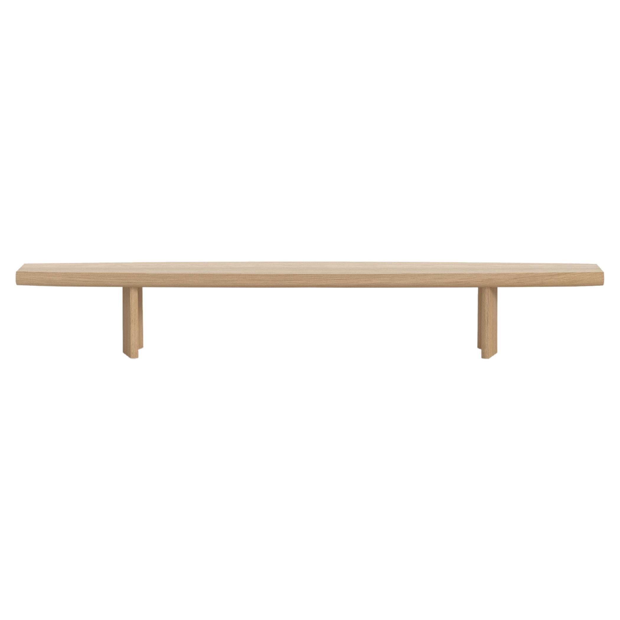 Tavolino basso Peana, panca in finitura Oak Wood naturale di Joel Escalona

Peana, che in inglese si traduce in base o piedistallo, è una serie di tavoli e superfici diverse ispirate all'idea di creare mobili degni di essere collocati ed esposti per