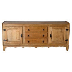 Buffet bas en chêne avec poignées en anneau, style « Mid-Century Modern », années 1970