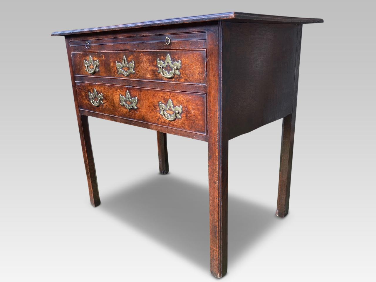 Attractive Georgian oak lowboy, English and dating to circa 1790.
This is a fine looking oak lowboy sourced from a Country House in Somerset and
featuring an almost entirely original condition.
This delightful lowboy has superb original brass