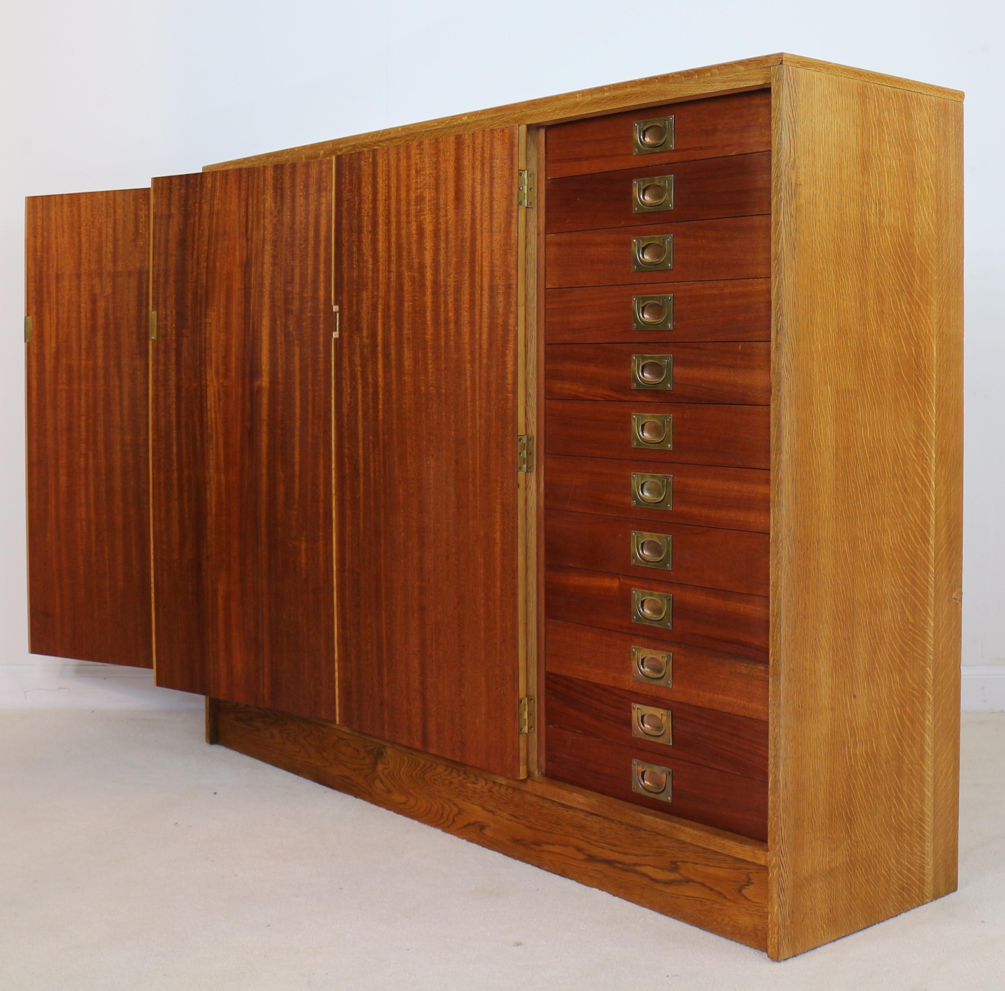 Oak and Mahogany 36-Drawer Museum Collector’s Cabinet For Sale 1