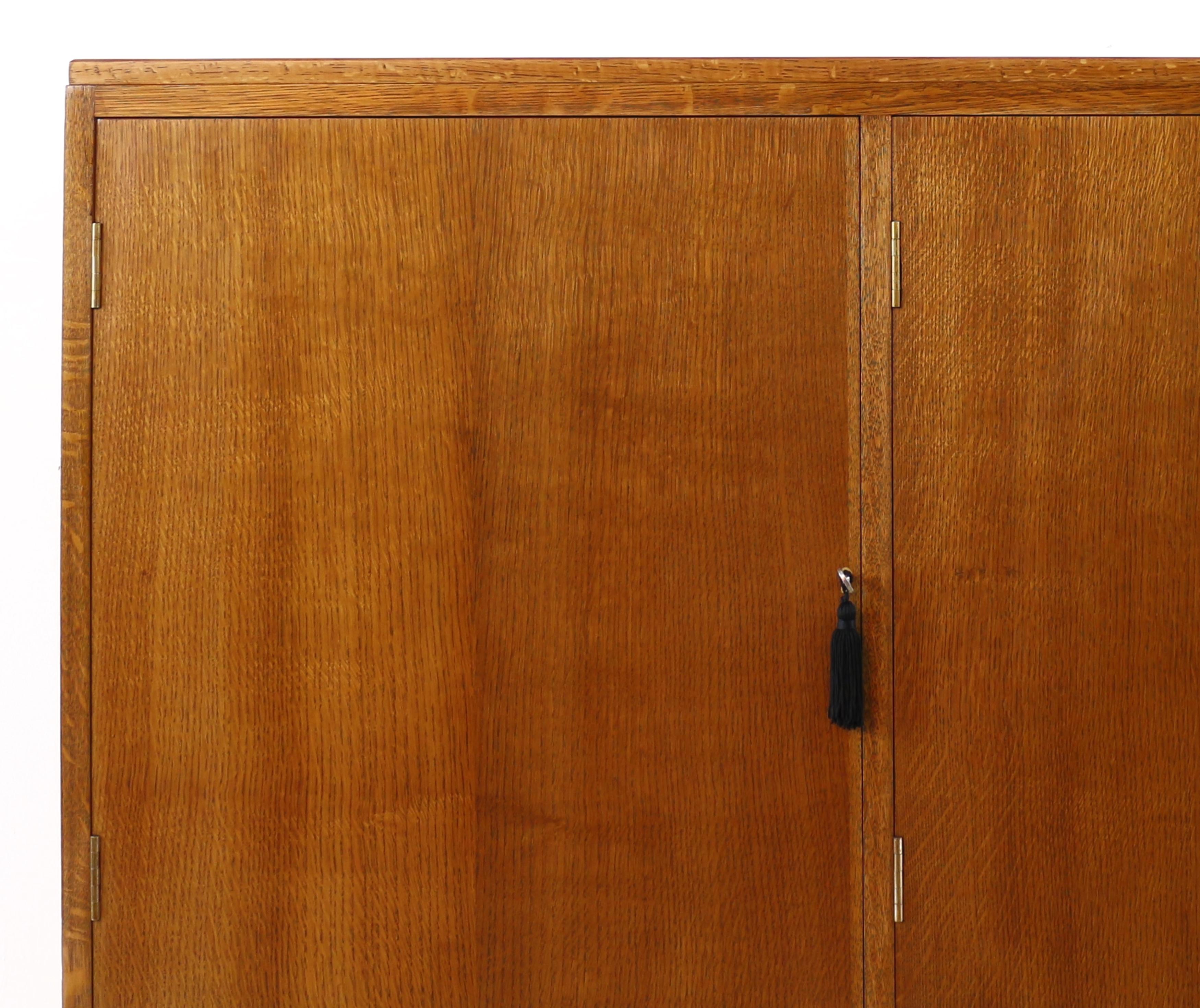 Cabinet de collection de musée en chêne et acajou à 36 tiroirs Bon état - En vente à Glasgow, GB