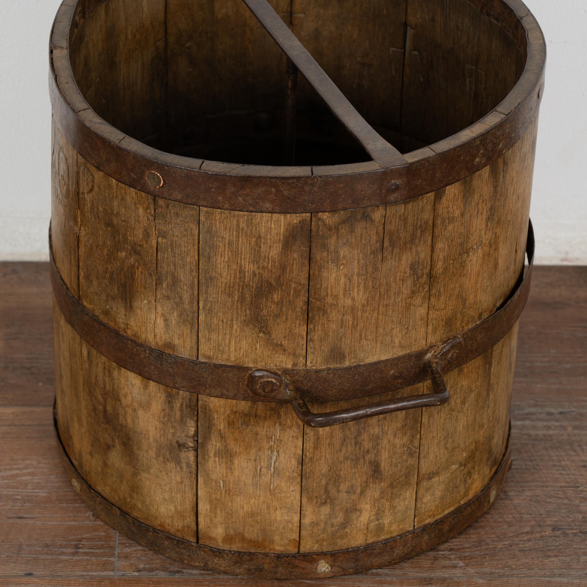Oak Measuring Bucket with Metal Bands and Handles, Hungary circa 1920 In Good Condition For Sale In Round Top, TX