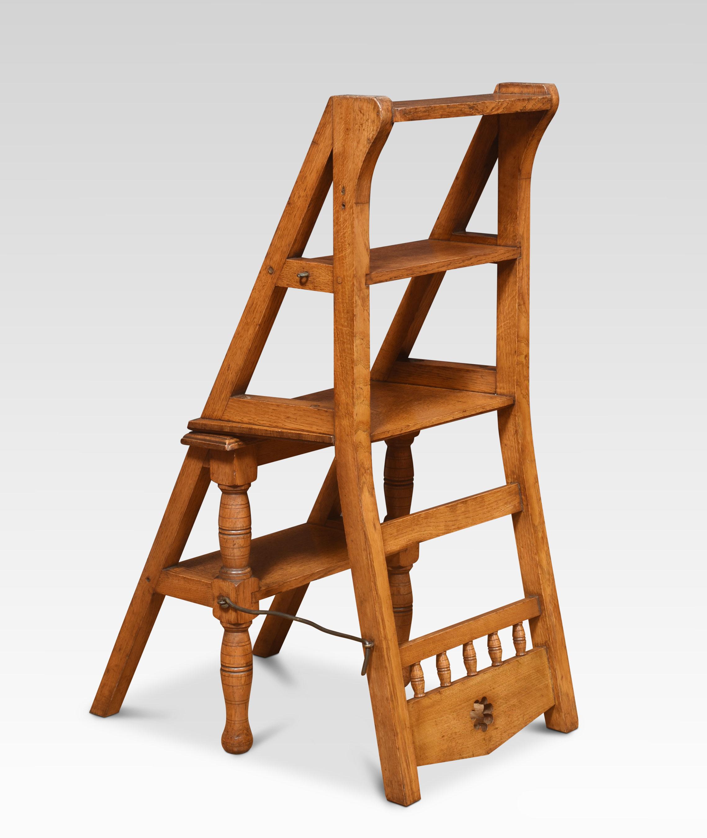 XIXe siècle Chaise métamorphique en chêne en vente