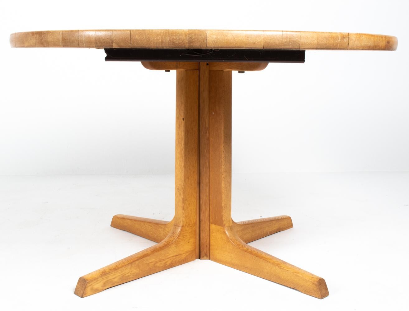 Oak Mid-Century Modern Extendable Dining Room Table by Niels Otto Møller, 1970s For Sale 6