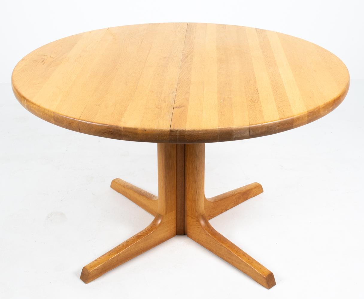Oak Mid-Century Modern Extendable Dining Room Table by Niels Otto Møller, 1970s For Sale 1