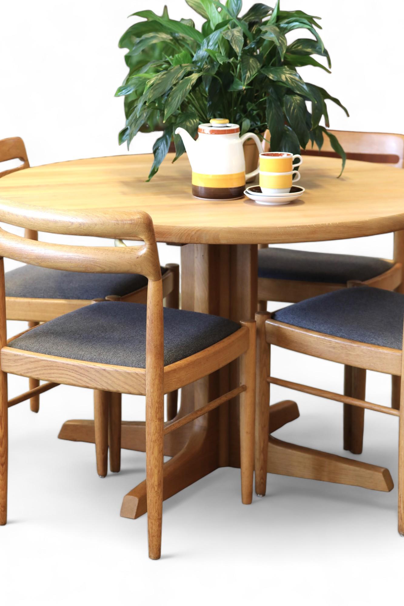 Oak Mid-Century Modern Extendable Dining Room Table by Niels Otto Møller Gudme 6