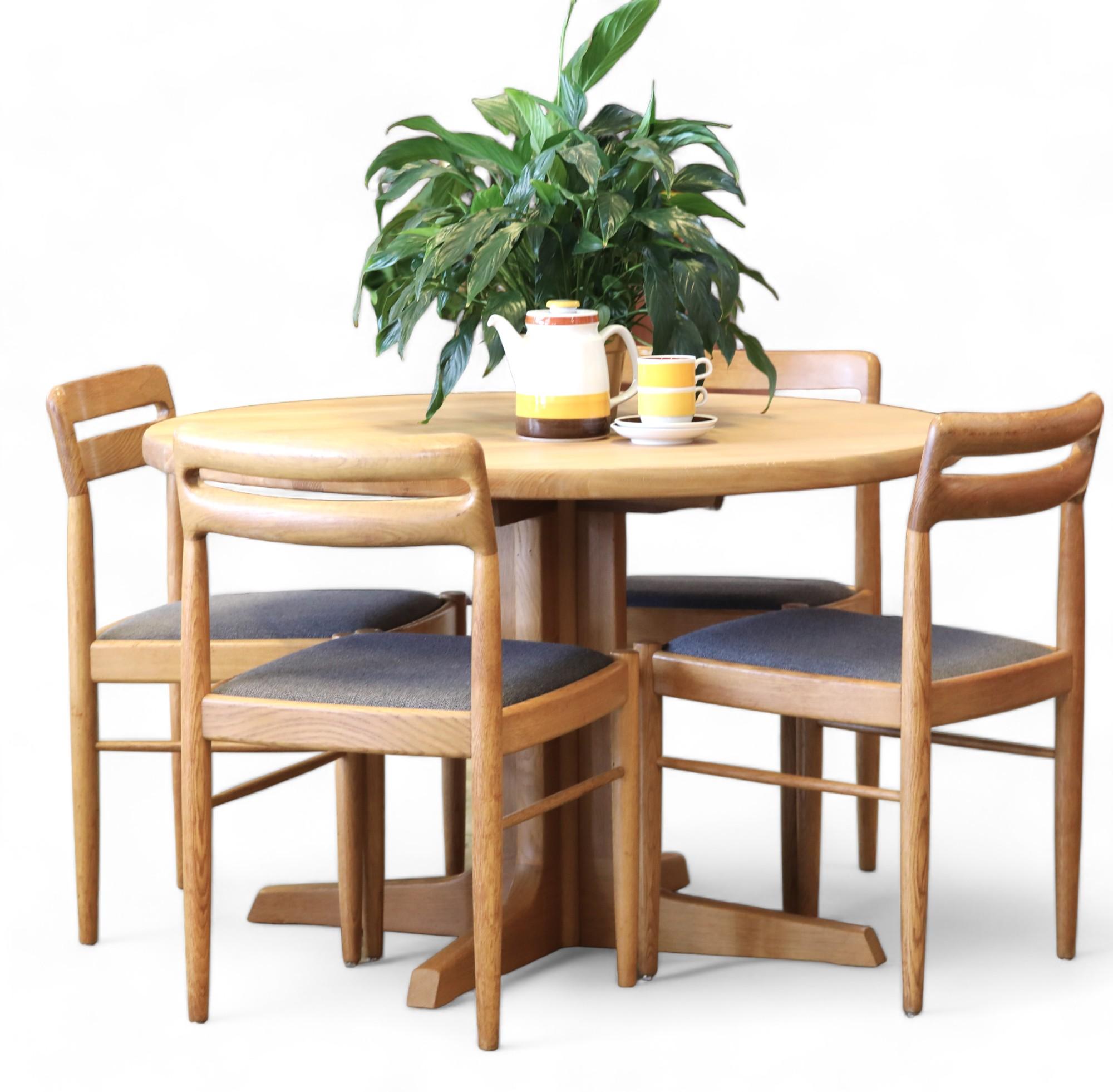 Oak Mid-Century Modern Extendable Dining Room Table by Niels Otto Møller Gudme 8