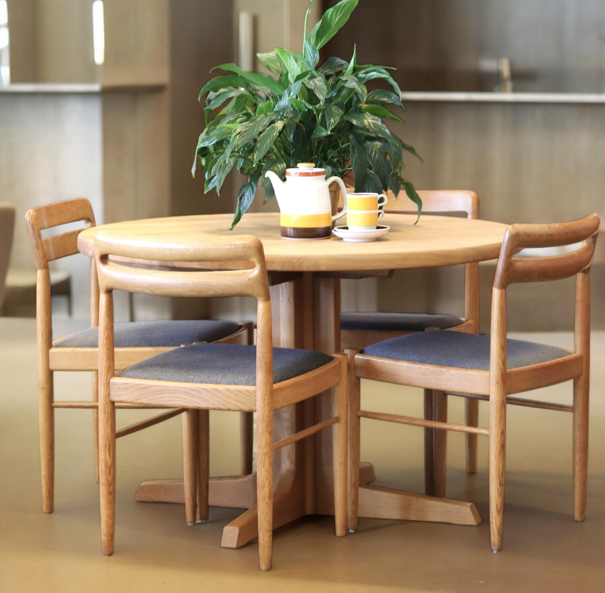 Oak Mid-Century Modern Extendable Dining Room Table by Niels Otto Møller Gudme 10