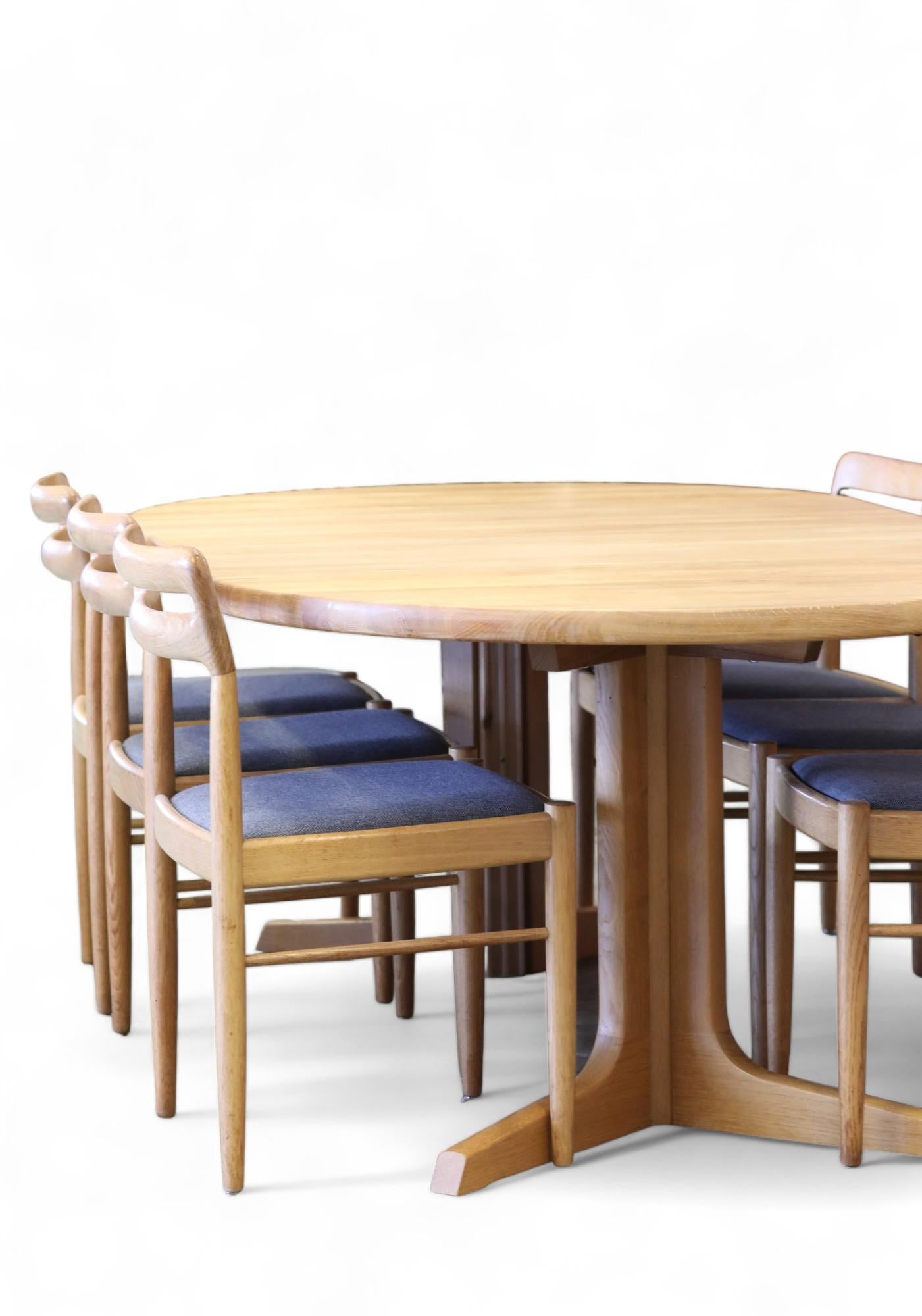 Oak Mid-Century Modern Extendable Dining Room Table by Niels Otto Møller Gudme 1