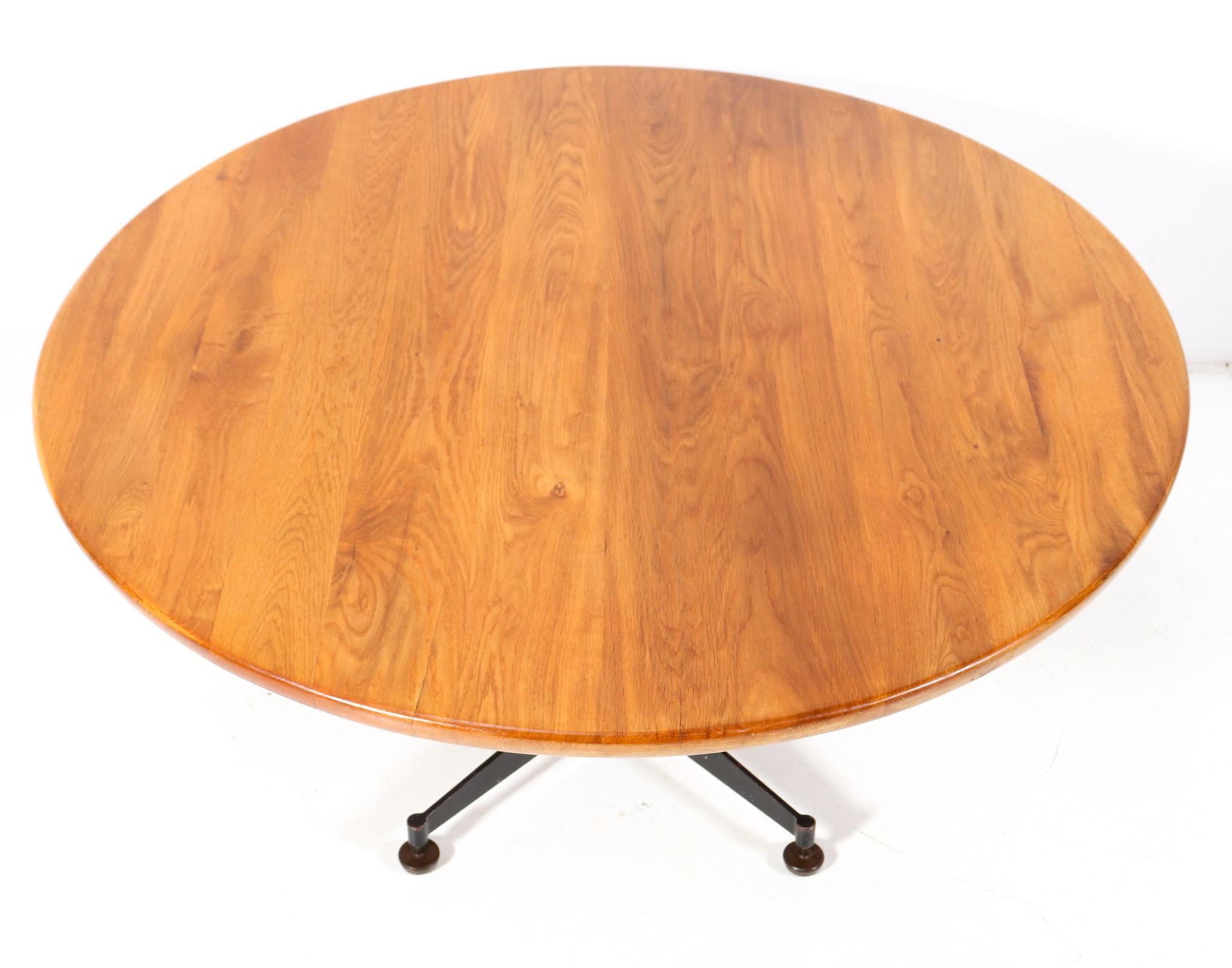 Mid-20th Century Oak Mid-Century Modern Round Dining Room Table by Architect Bart van Kasteel For Sale