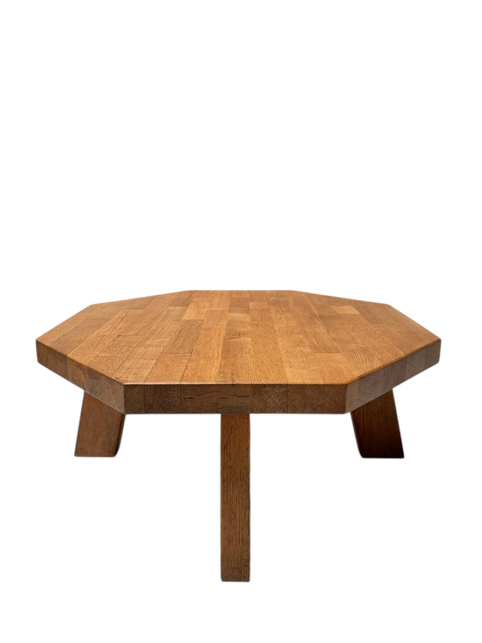 Mesa de centro redonda rústica Brutalista de Roble Moderno de mediados de siglo, años 60 en venta 2