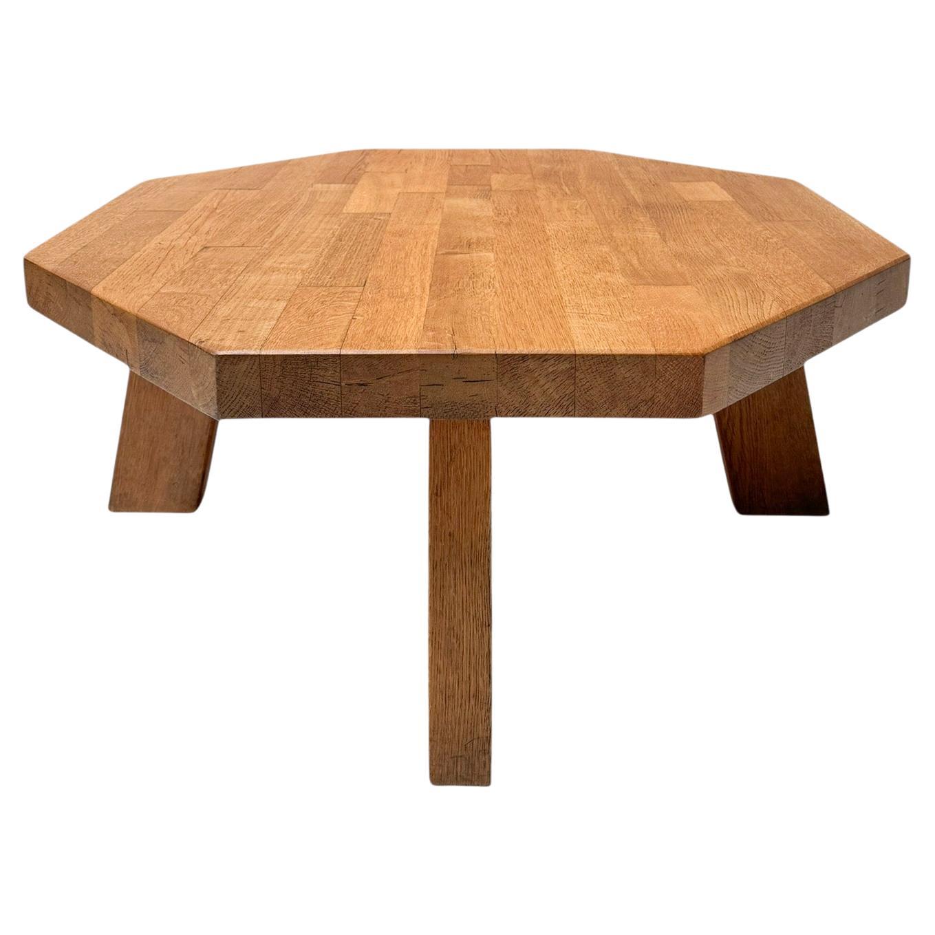 Mesa de centro redonda rústica Brutalista de Roble Moderno de mediados de siglo, años 60 en venta