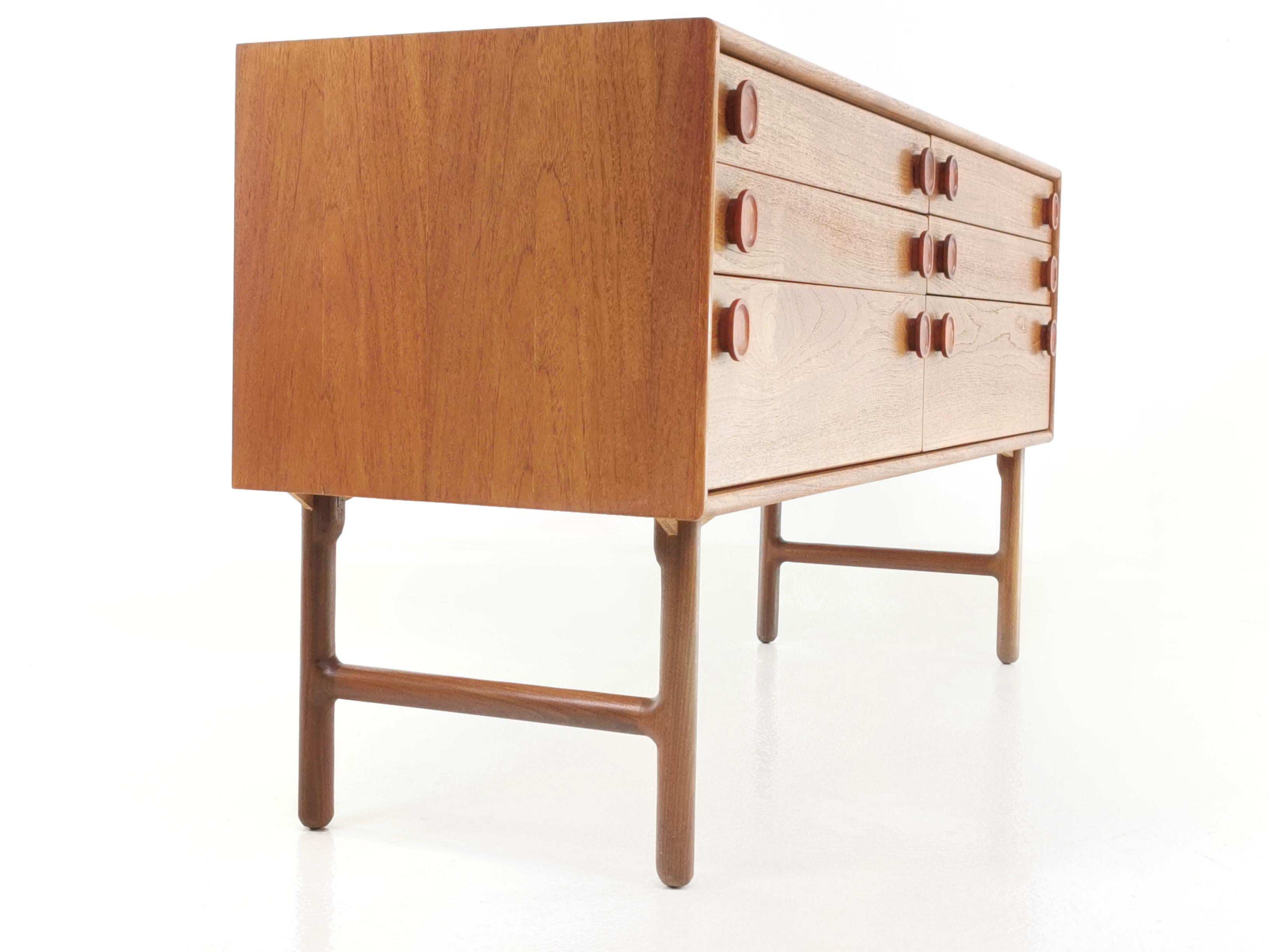 20th Century Oak Midcentury Sideboard Chest of Drawers by Meredew