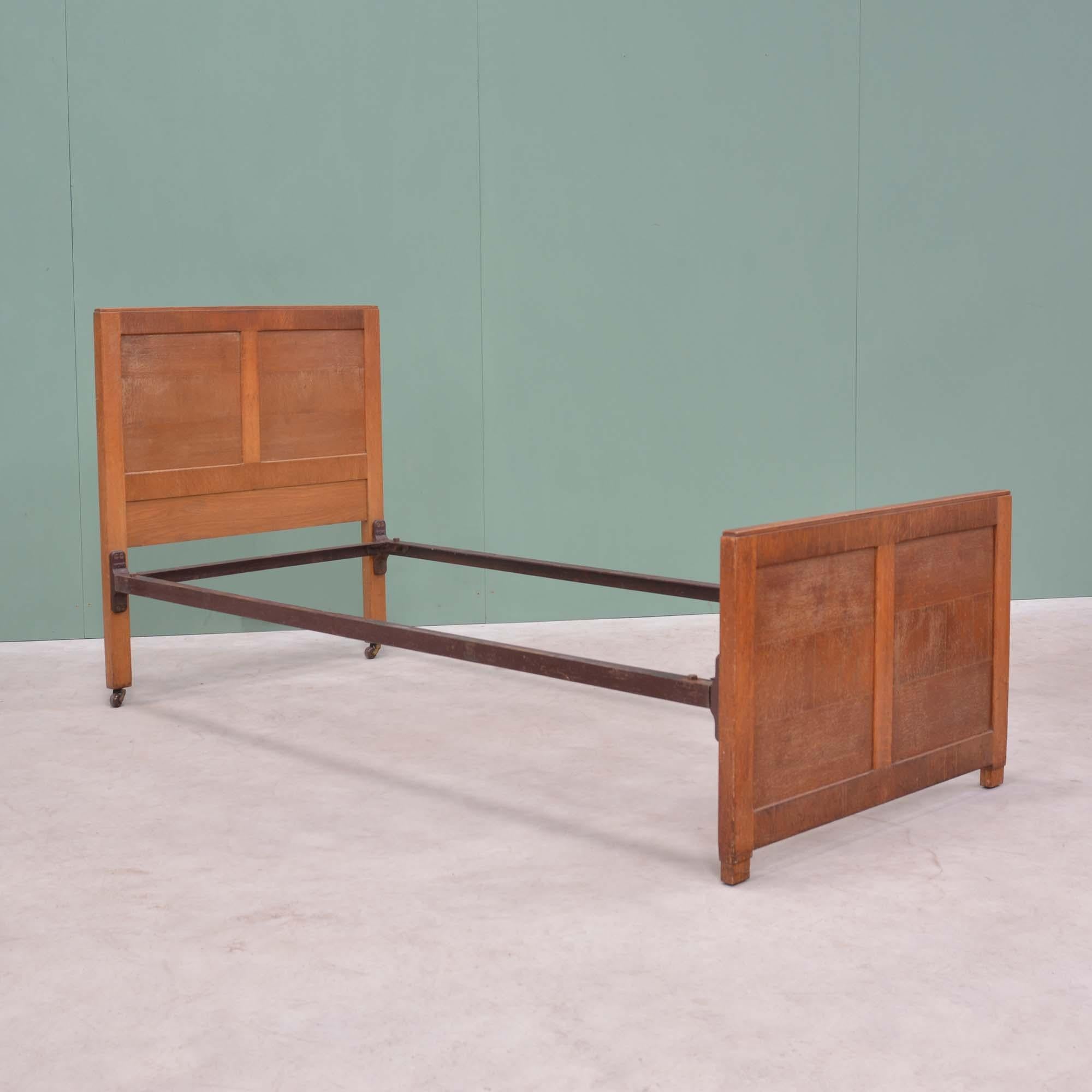 English Oak mid century single bed in the manner of Heals For Sale