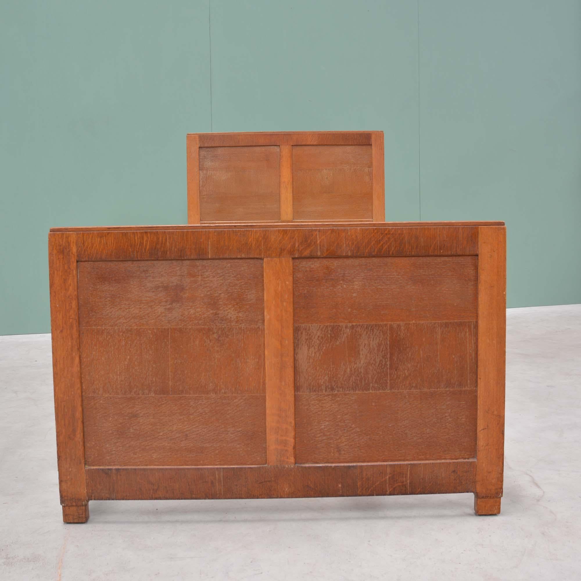 Oak mid century single bed in the manner of Heals For Sale 3