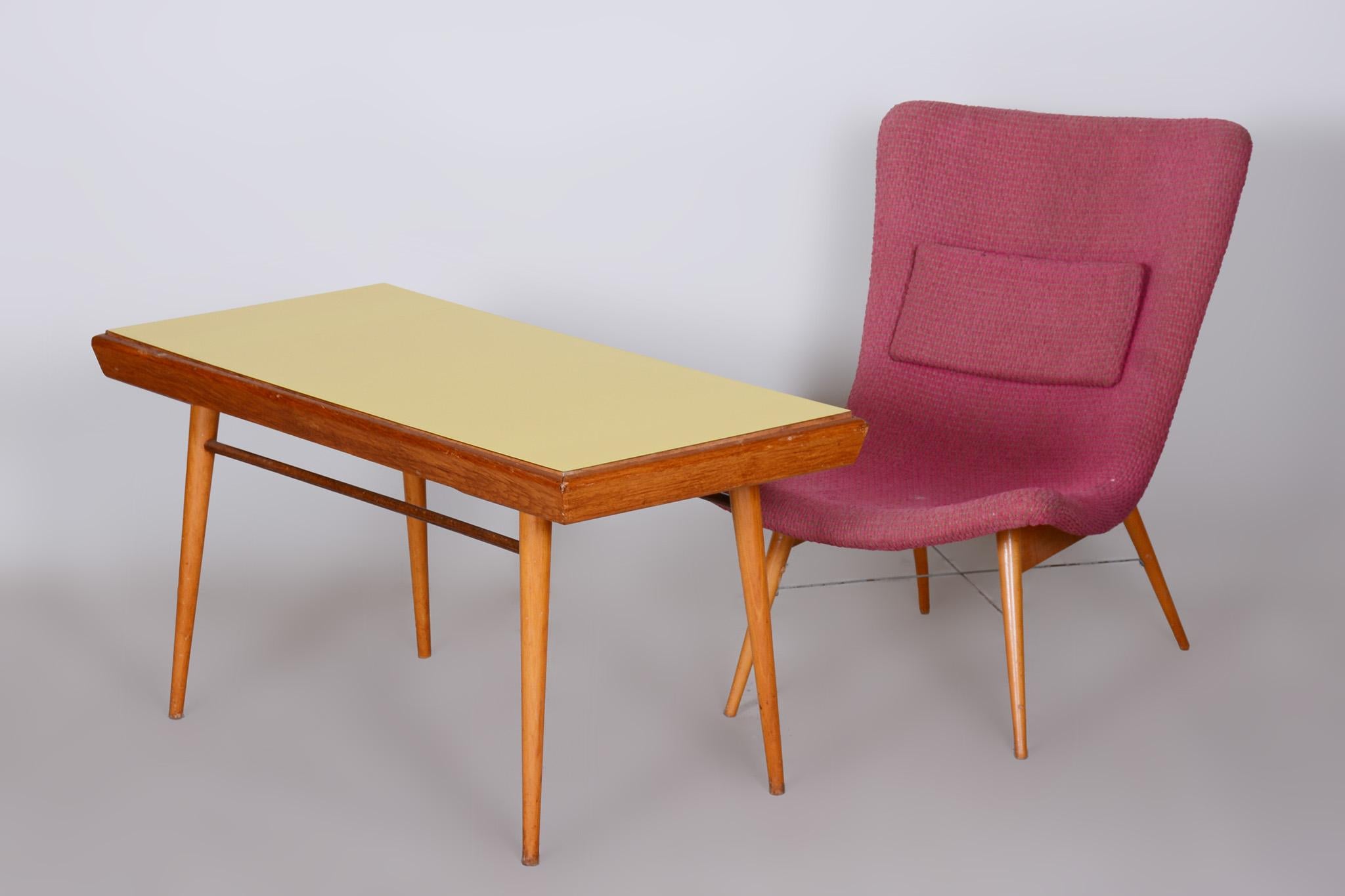 Tavolino da caffè del Medioevo in Oak, condizioni ben conservate, Cechia, anni '50 in vendita 3