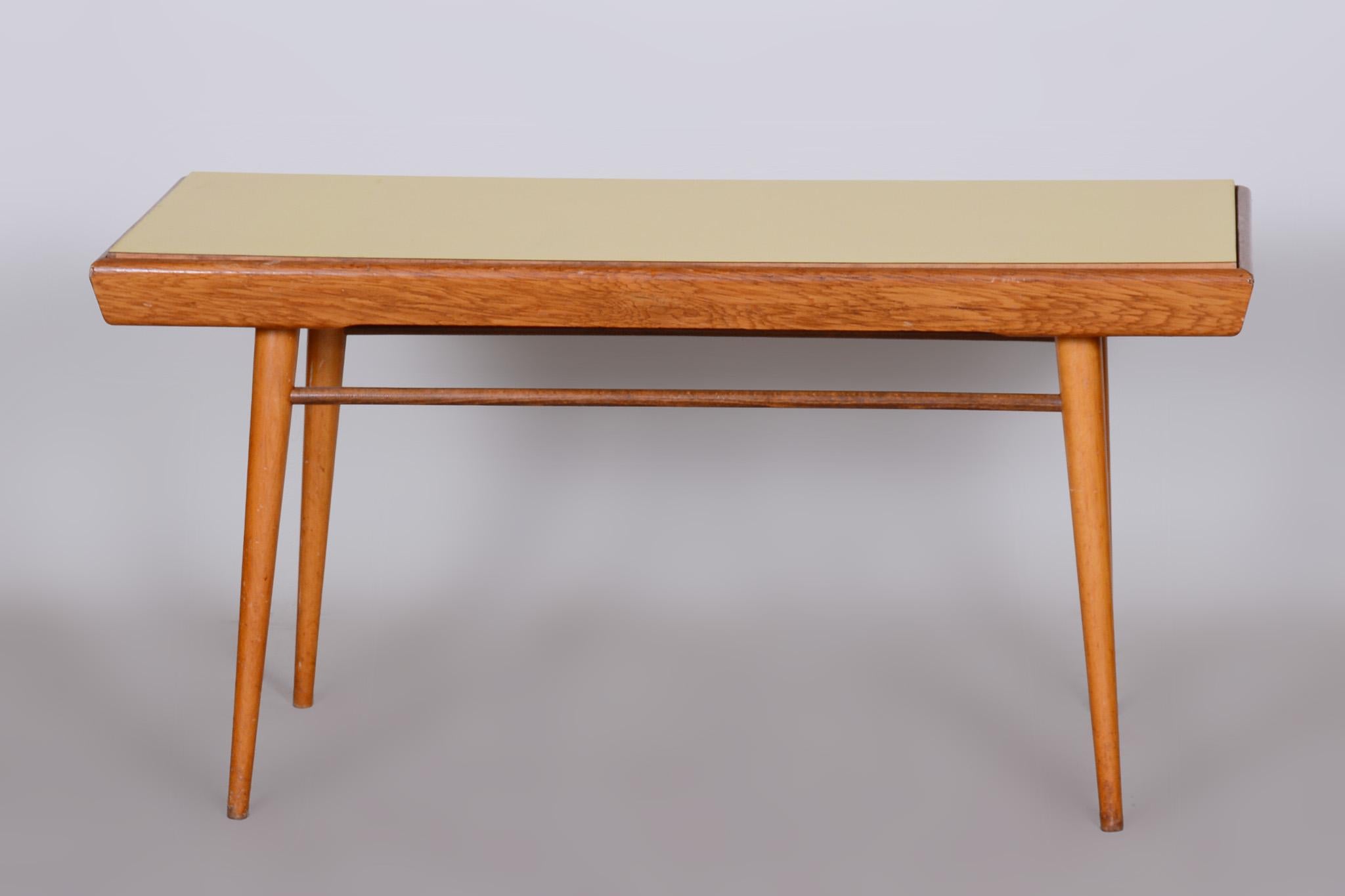 Oak midcentury coffee table.

Source: Czechia
Period: 1950-1959
Material: Oak, umakart

Original well-preserved condition.
Stable solid wood construction.
Revived polish.
Swivel table top.