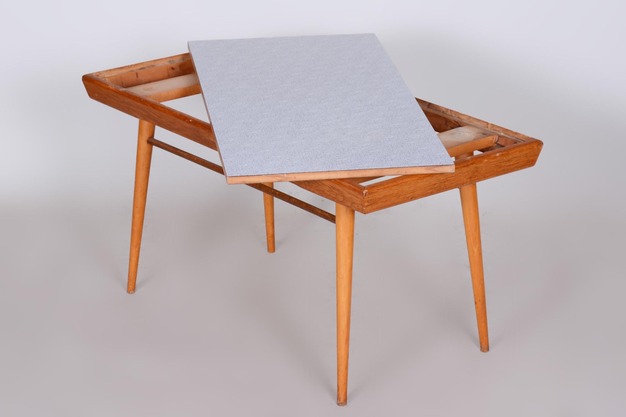 Oak Midcentury Coffee Table, Well-Preserved Condition, Czechia, 1950s For Sale 2